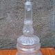 Grande carafe en verre moulé