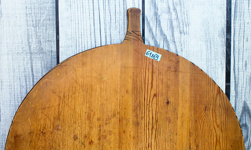 Old breadboard - round cutting 61 x 69 cm