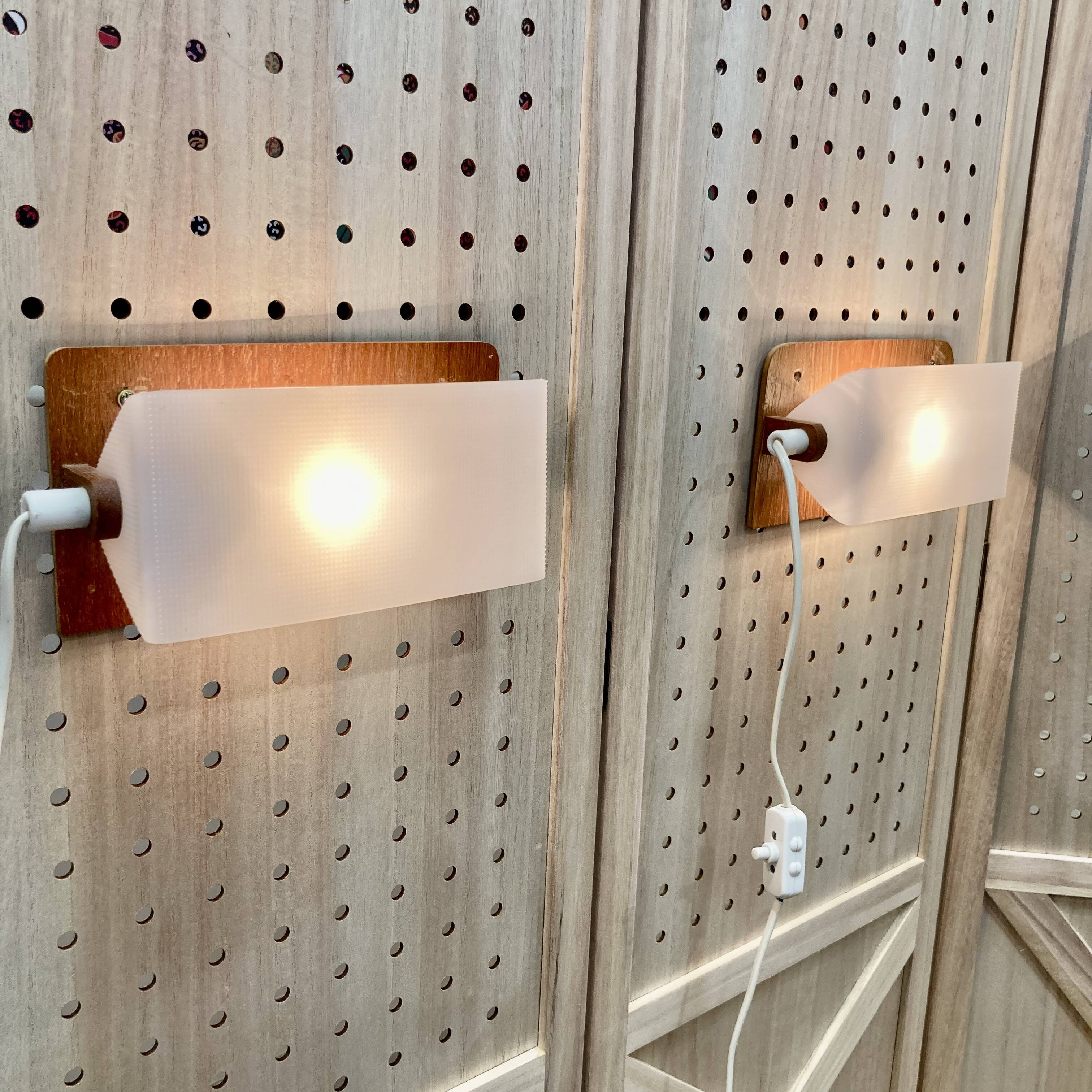 Pair of teak wall lights "scandinavian design" 1950.