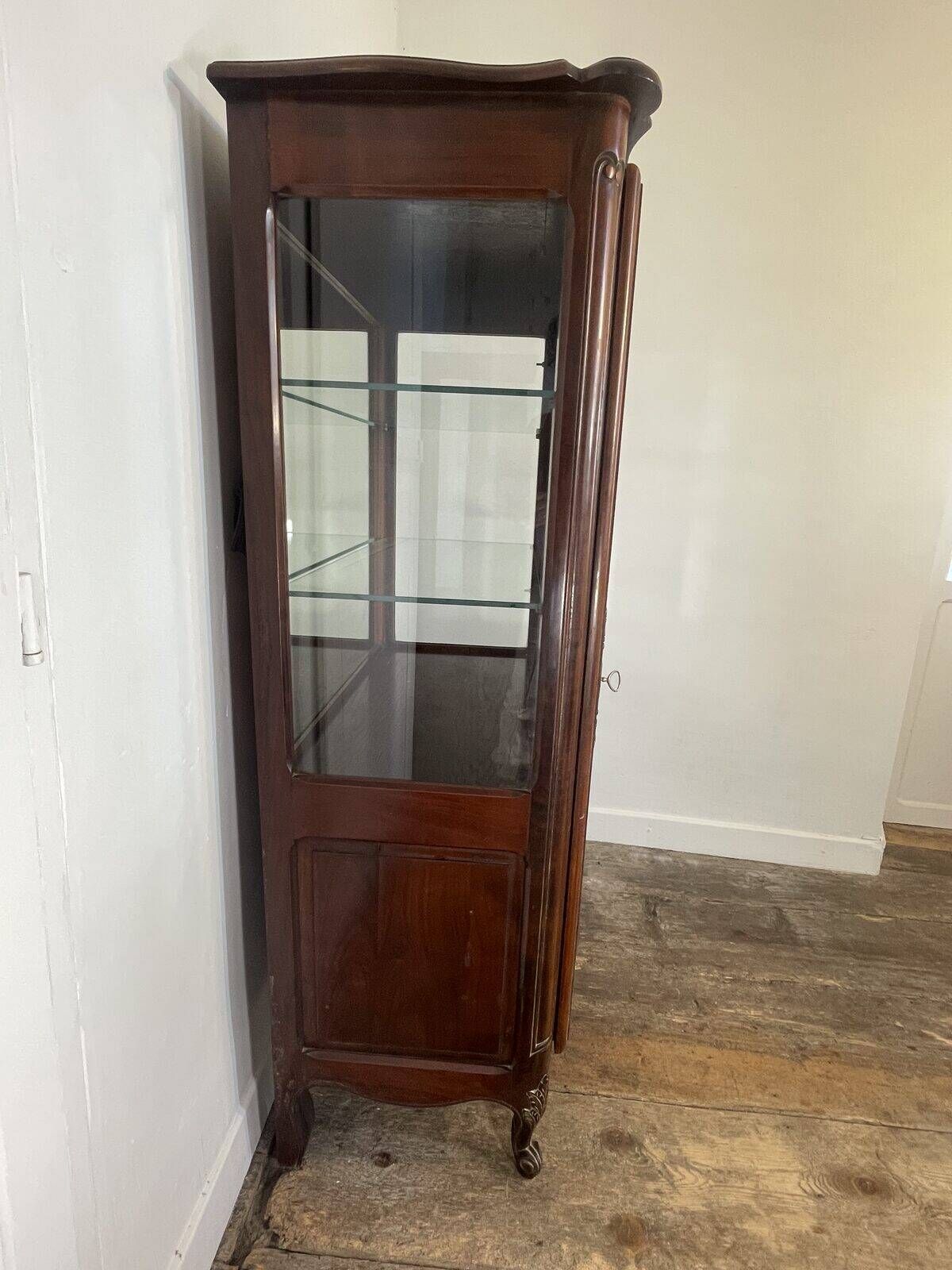Provençal Louis XV display cabinet in carved fruitwood, illuminated.