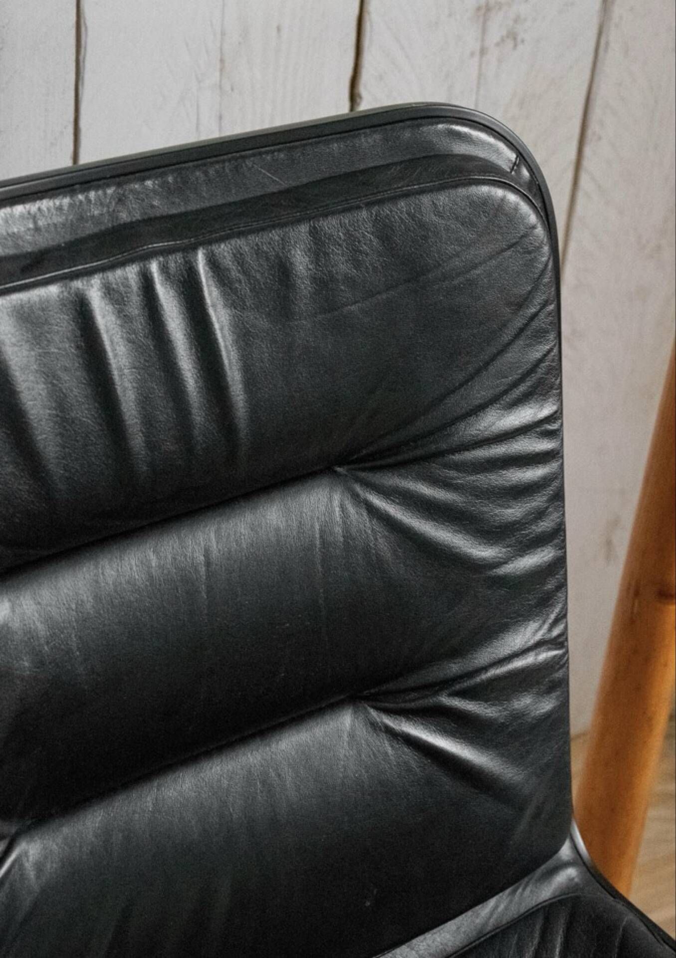 Paire de chaises cuir
