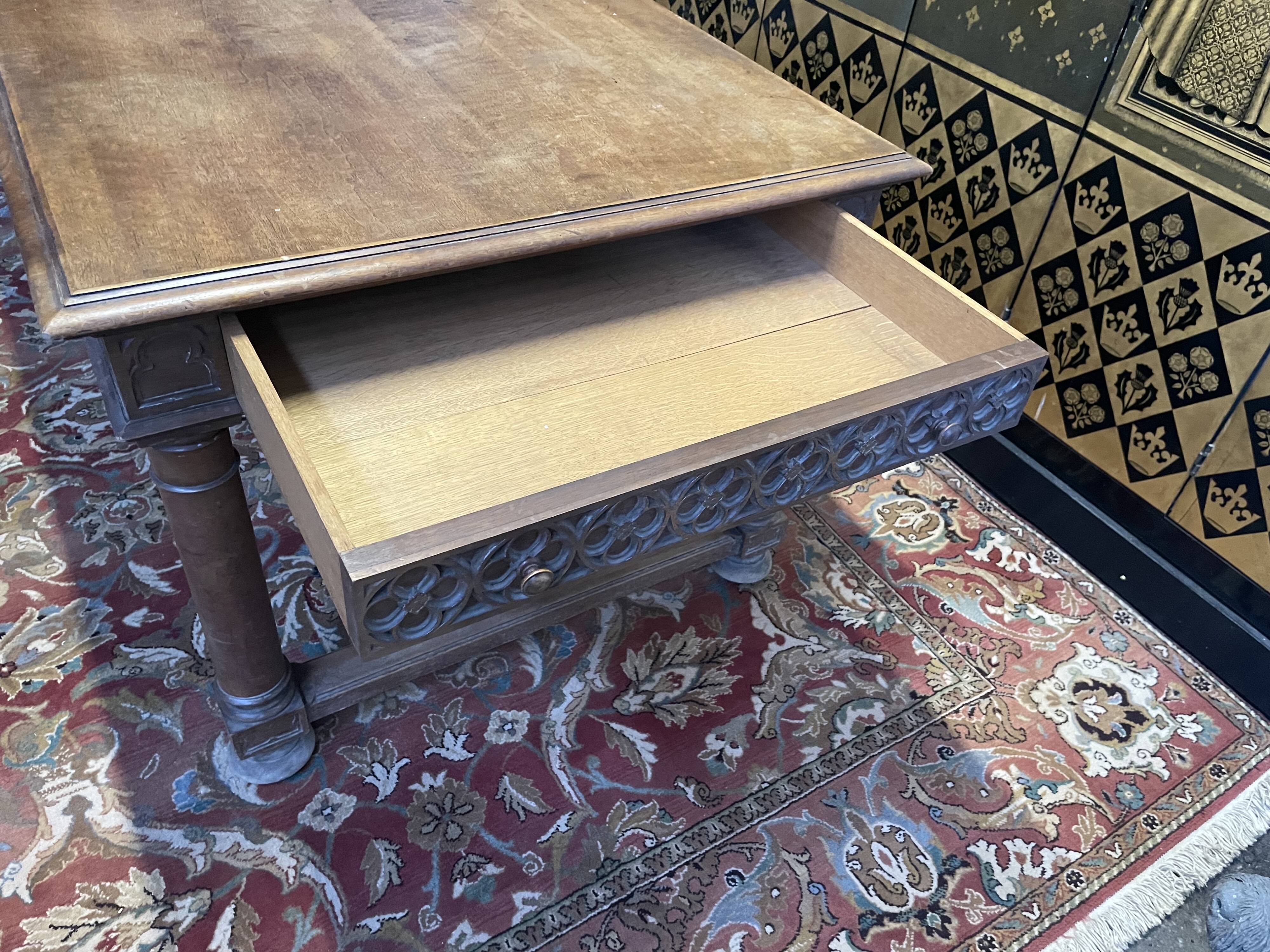 Gothic style dining table - Louis XIII walnut