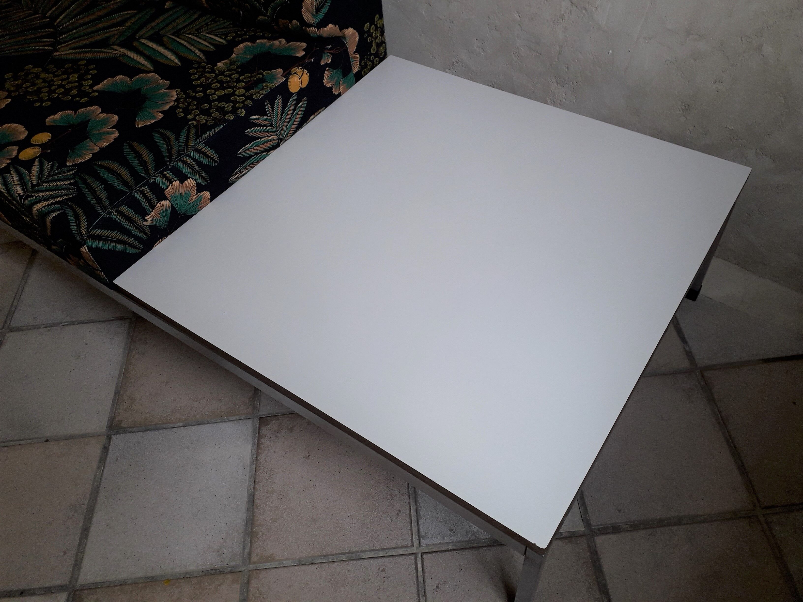 Heating assembly and coffee table