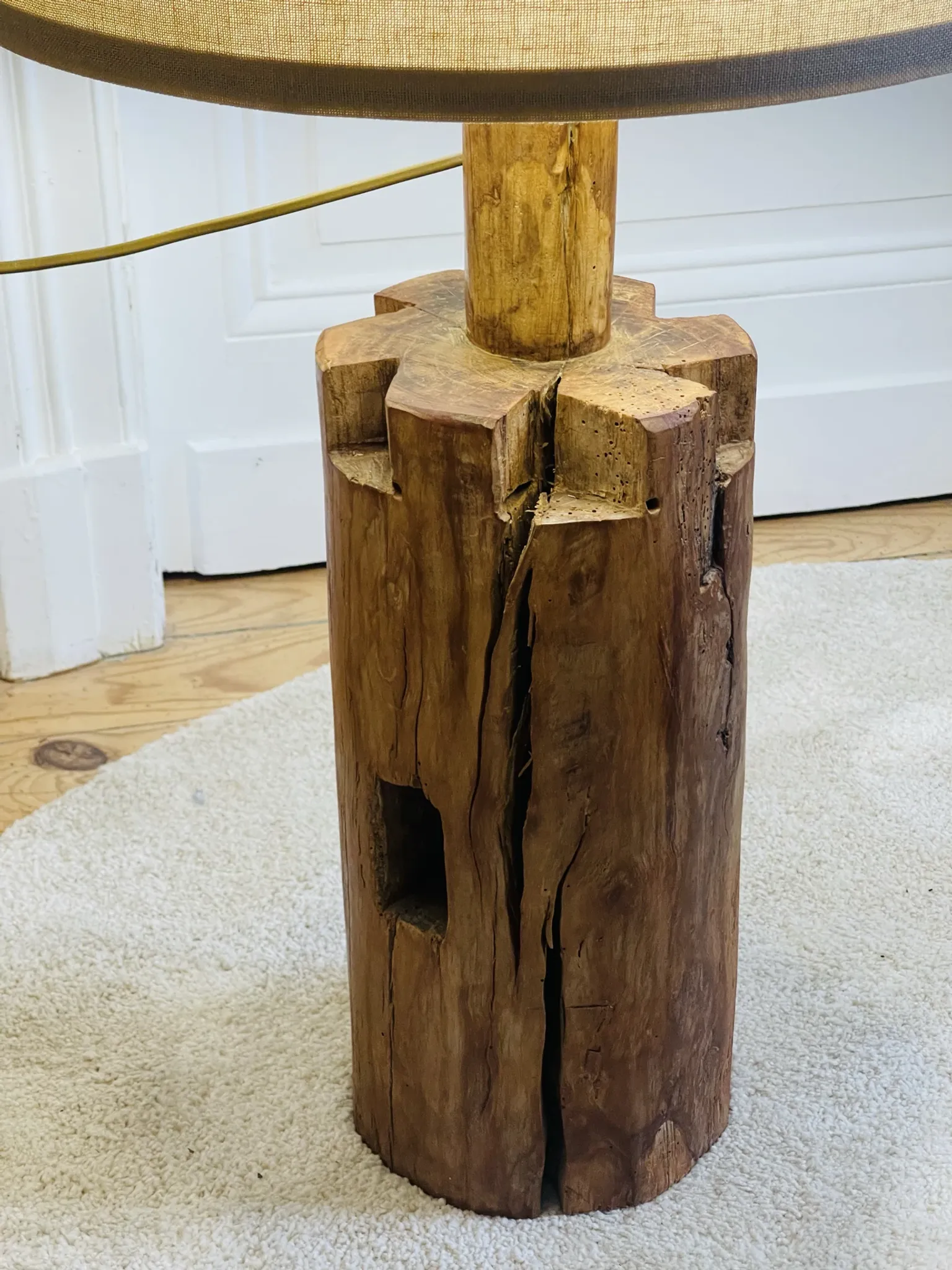 Lampe brutaliste en bois
