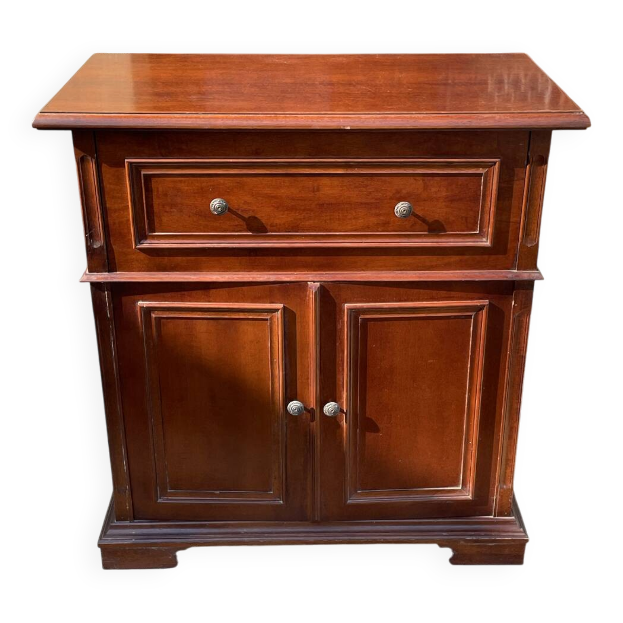 Vinyl cabinet
