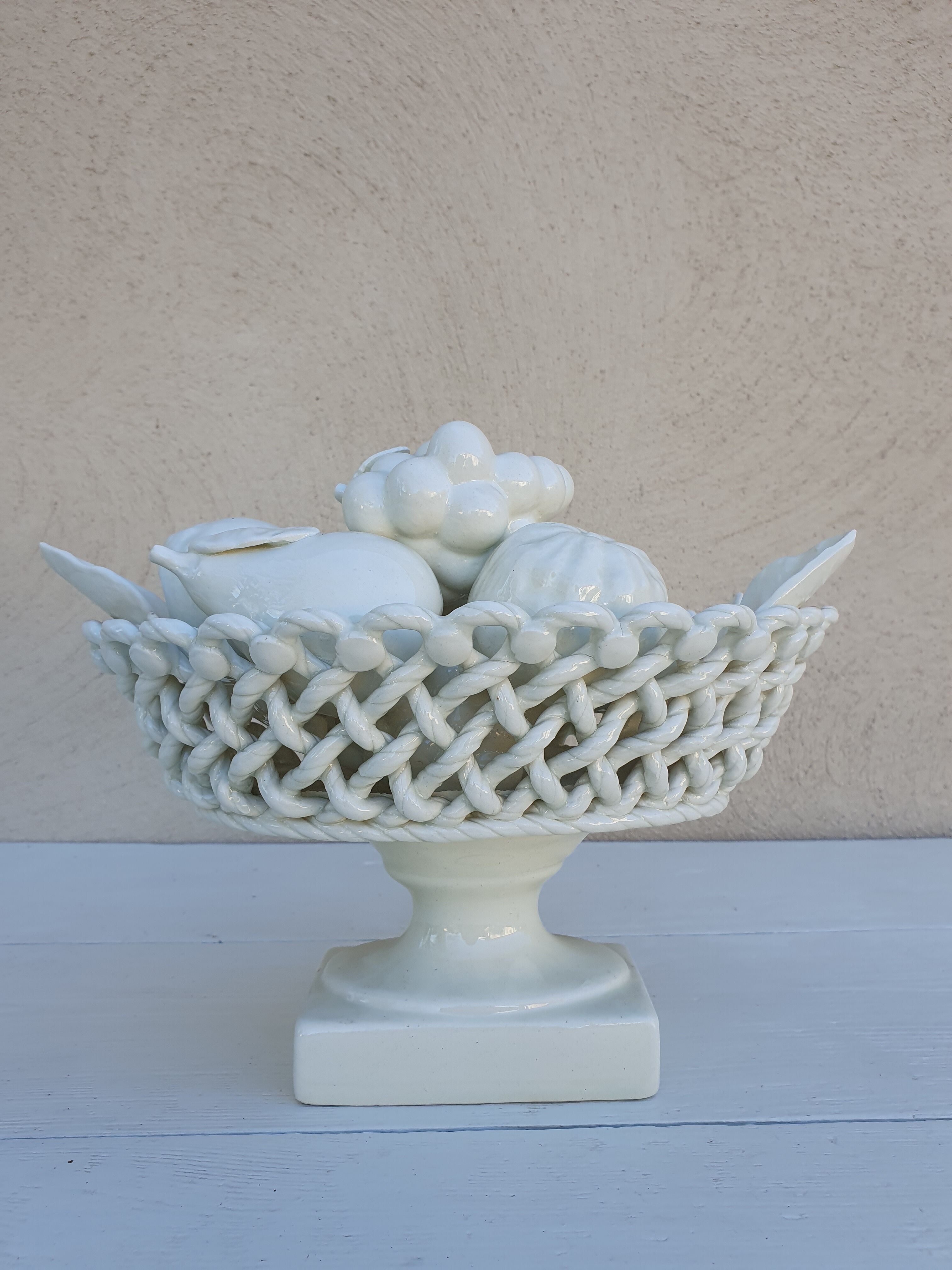 Trompe l'oeil fruit cup