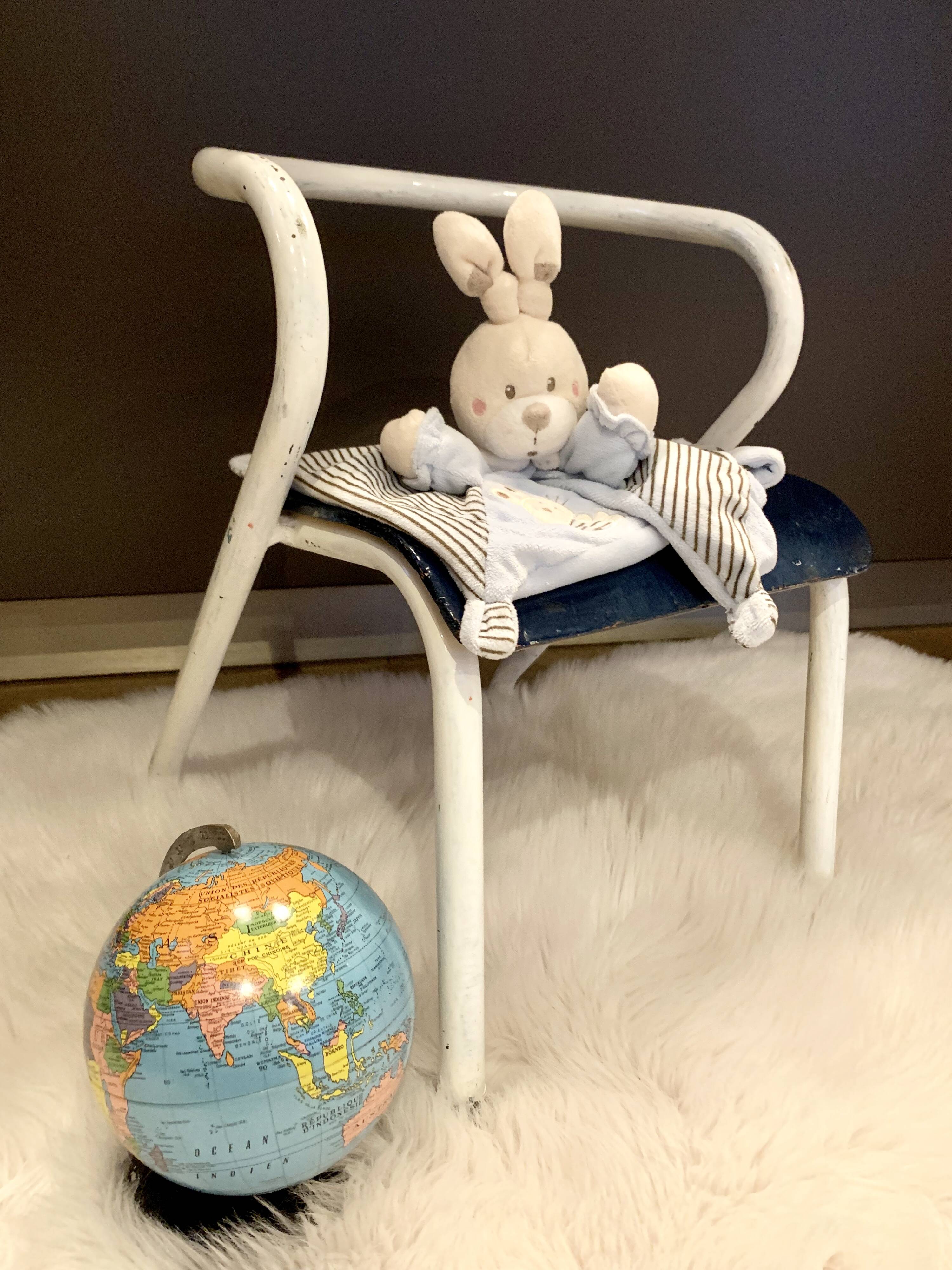 Jacques Hitier child schoolboy chair