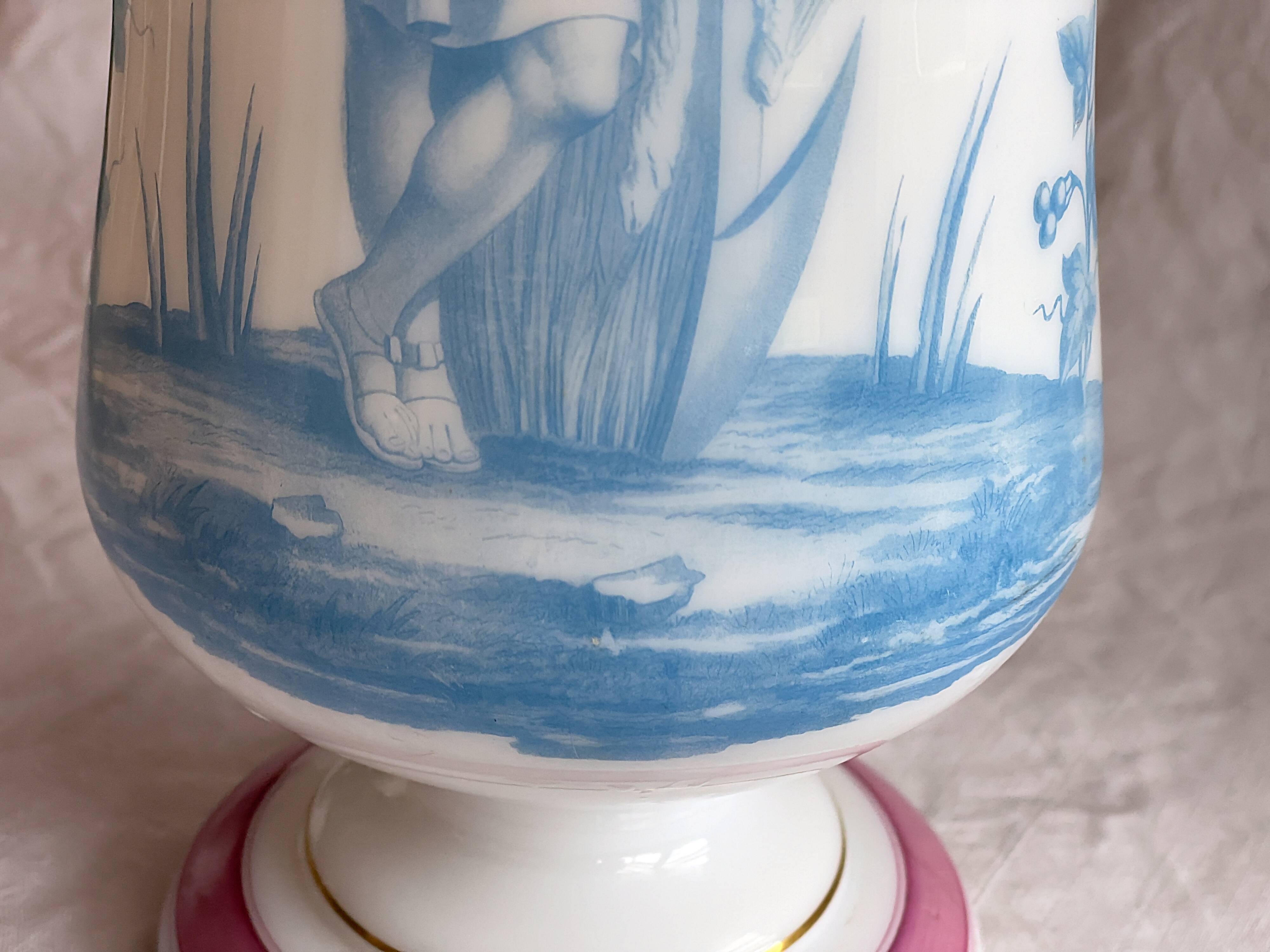 Grand Vase Opaline 19ème Siècle décor à l'antique