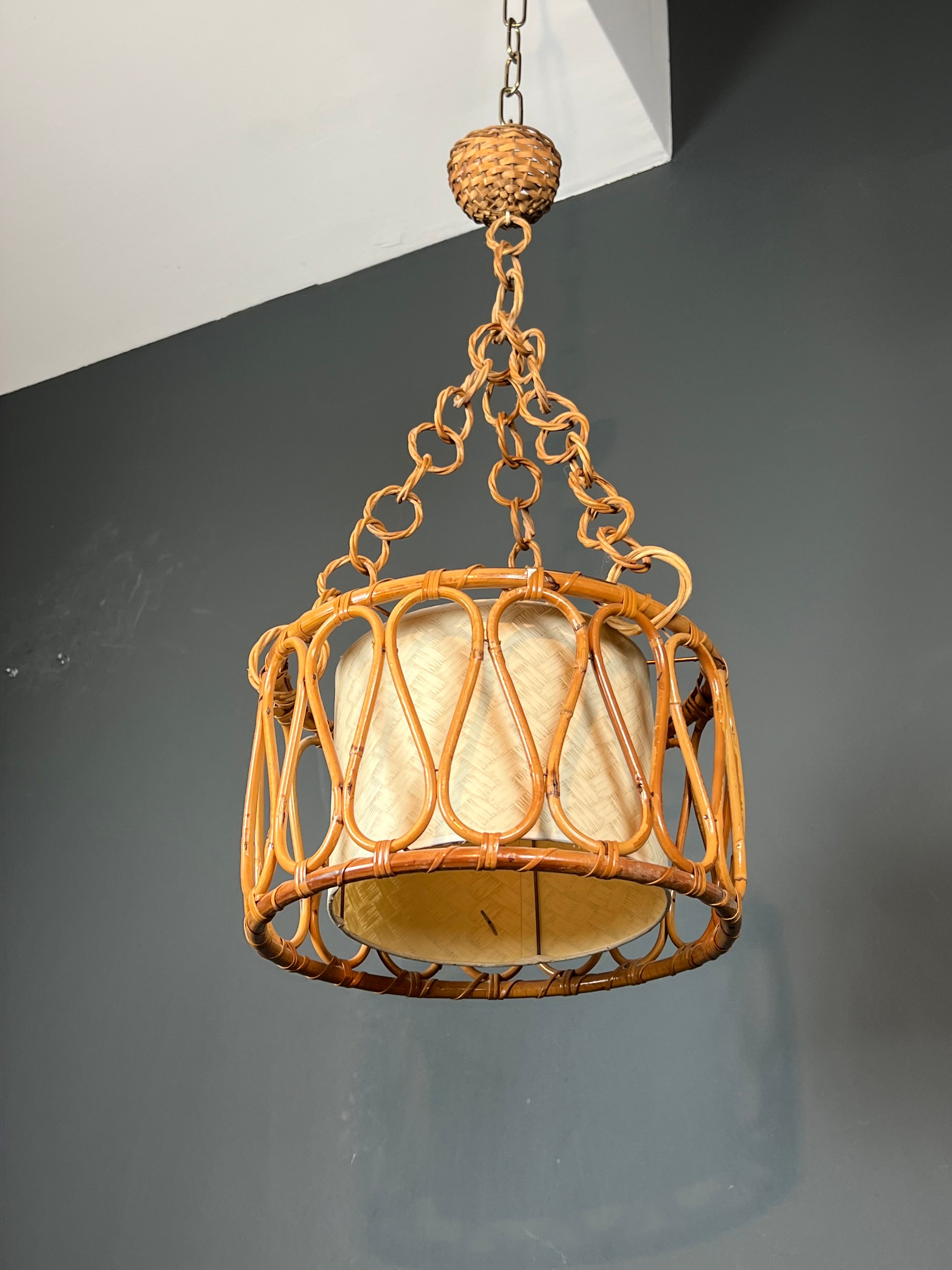 Petit lustre en rotin dans le goût d'Adrien Audoux et Frida Minet (Audoux-Minet)