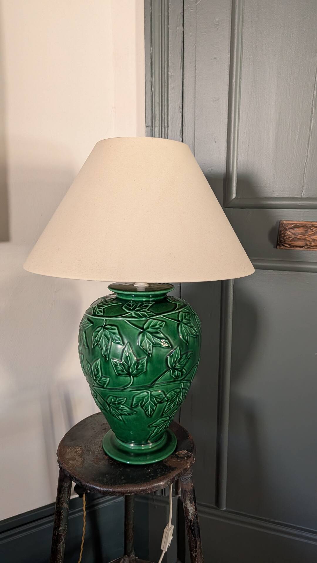 Green ceramic lamp with ivy decoration 70-80