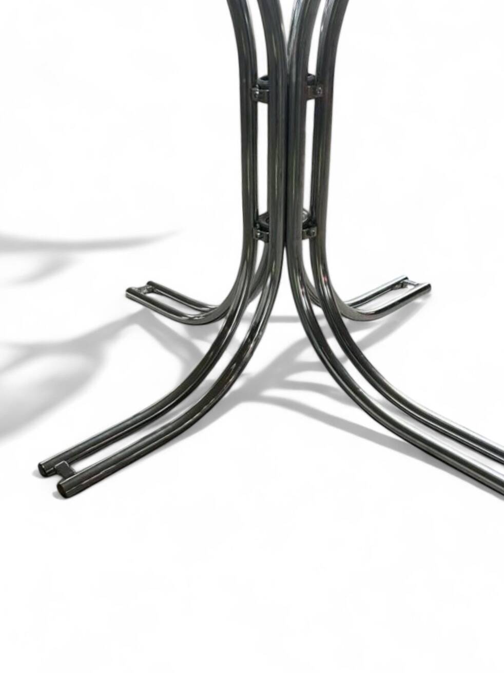 Dining table + 4 chrome chairs – Circa 1970