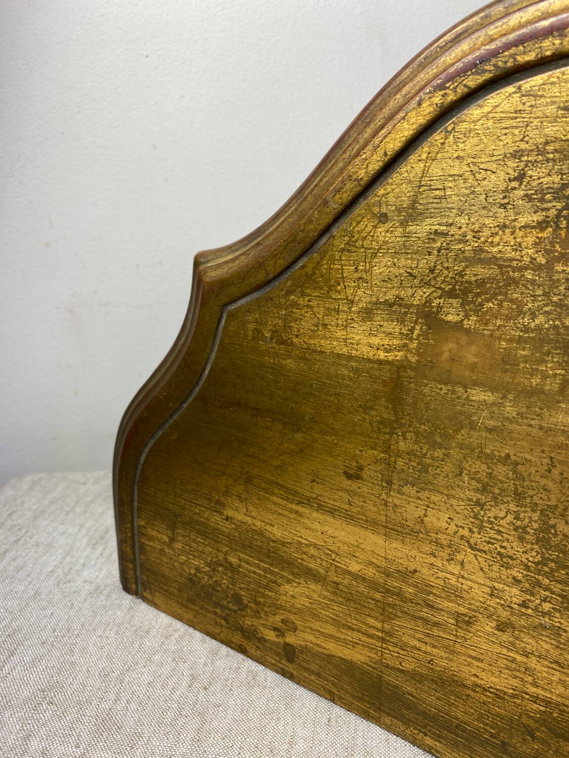 Console murale dorée de style baroque