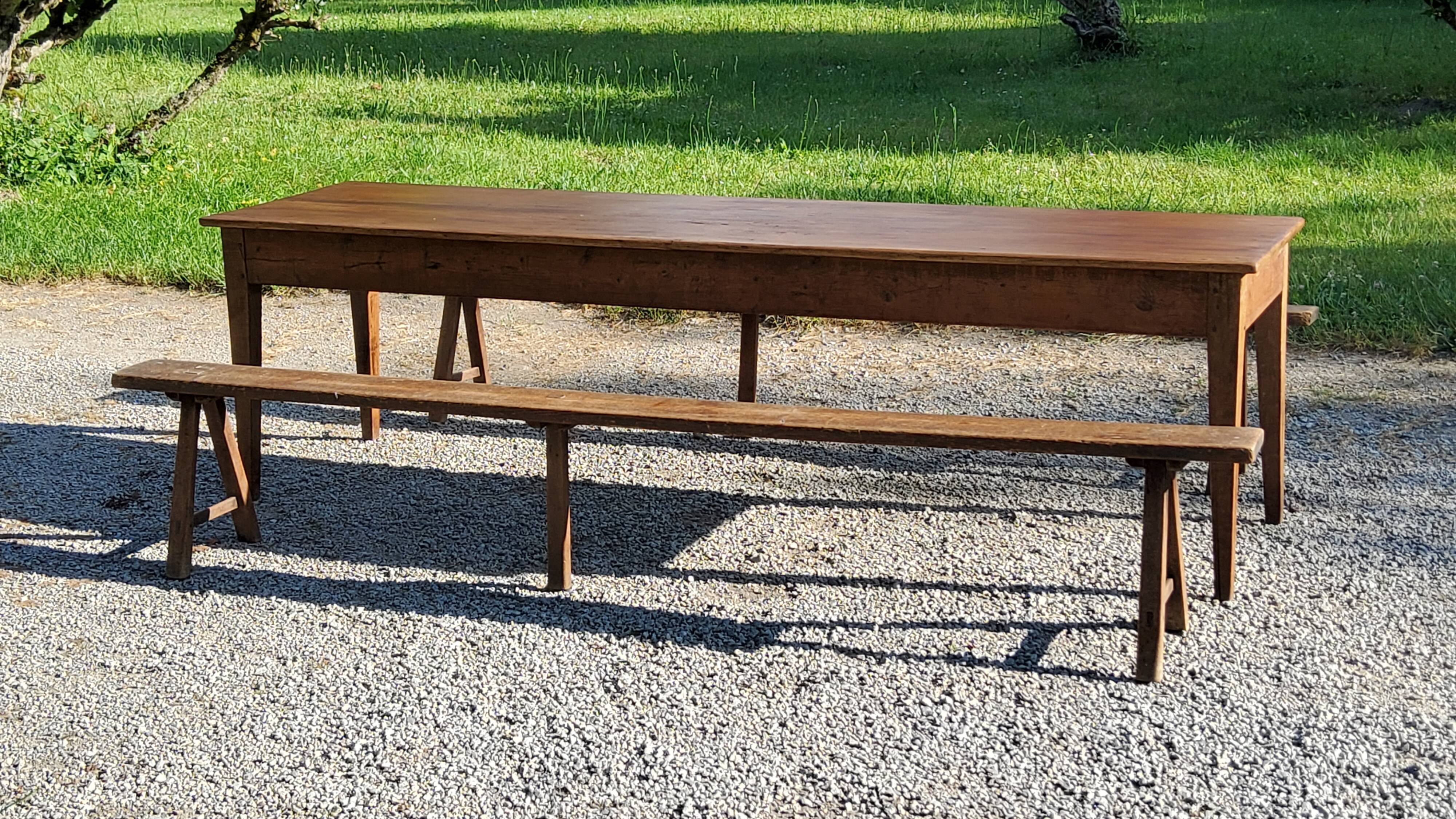 Farm table nineteenth century feet spindles 251cm and its 2 benches