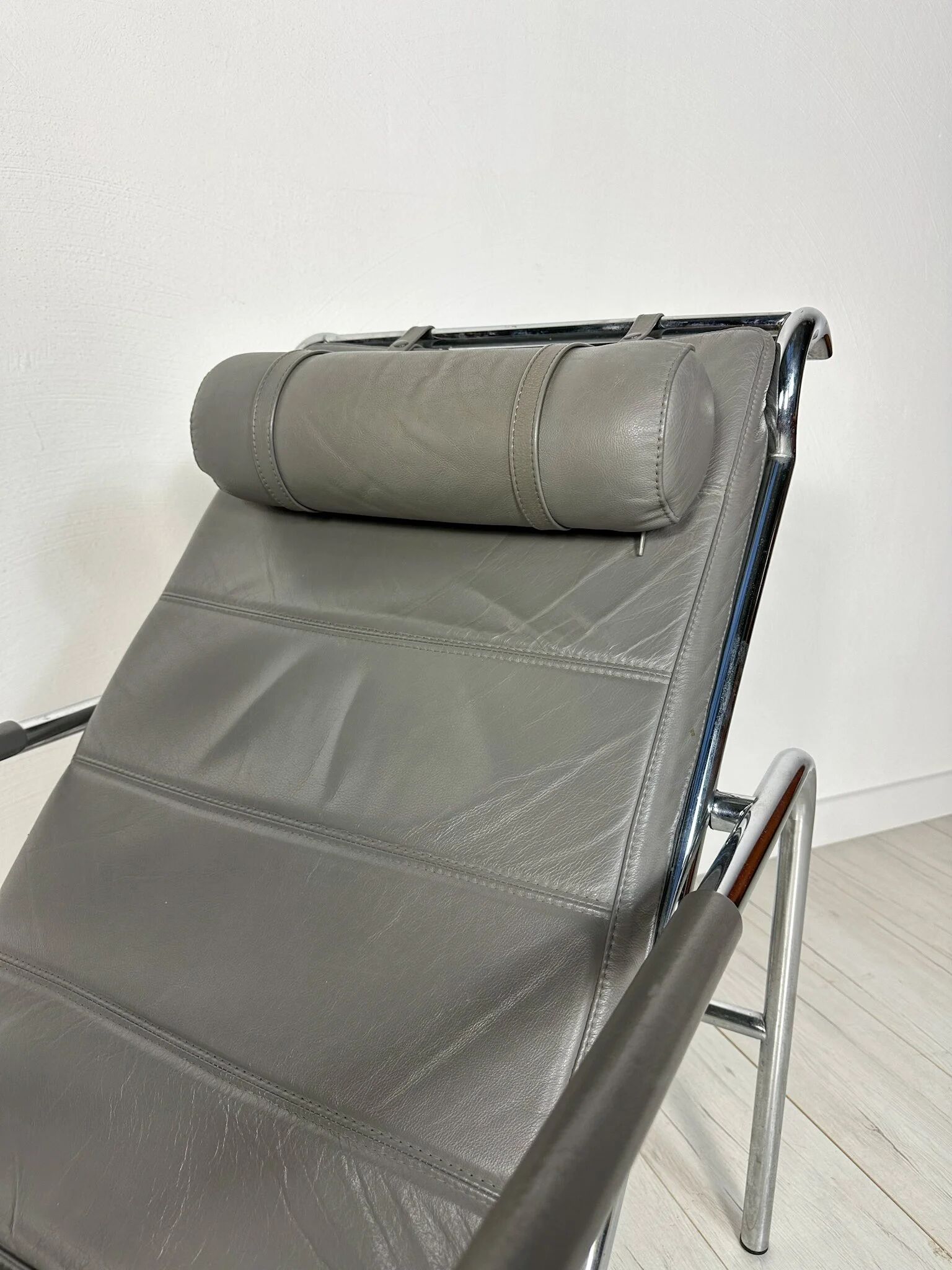 Fauteuil lounge vintage italien des années 1980 'Genni' avec repose-pieds par Gabriele Mucchi pour Zanotta