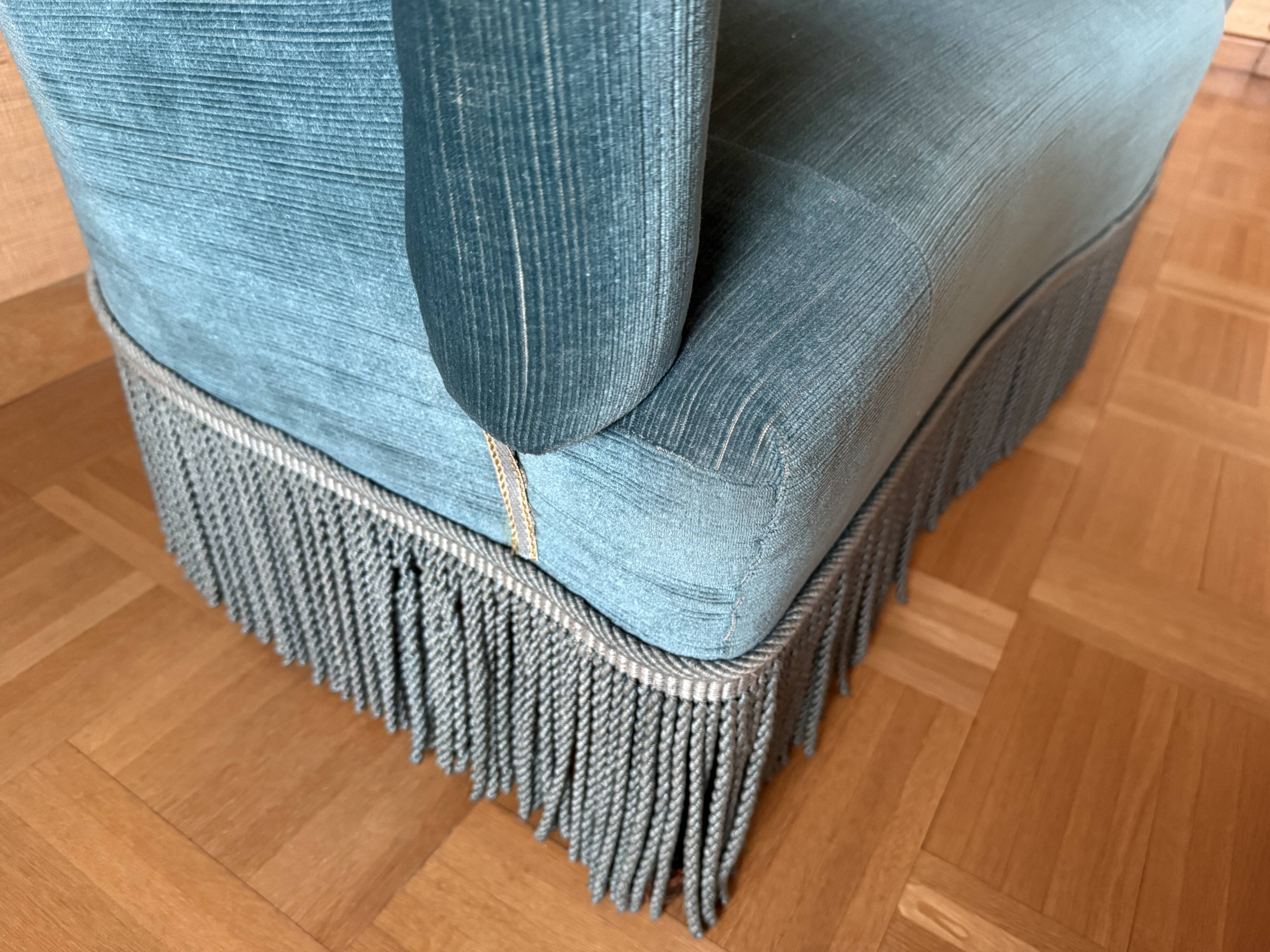 Canapé vintage en velours bleu – style Art déco – franges