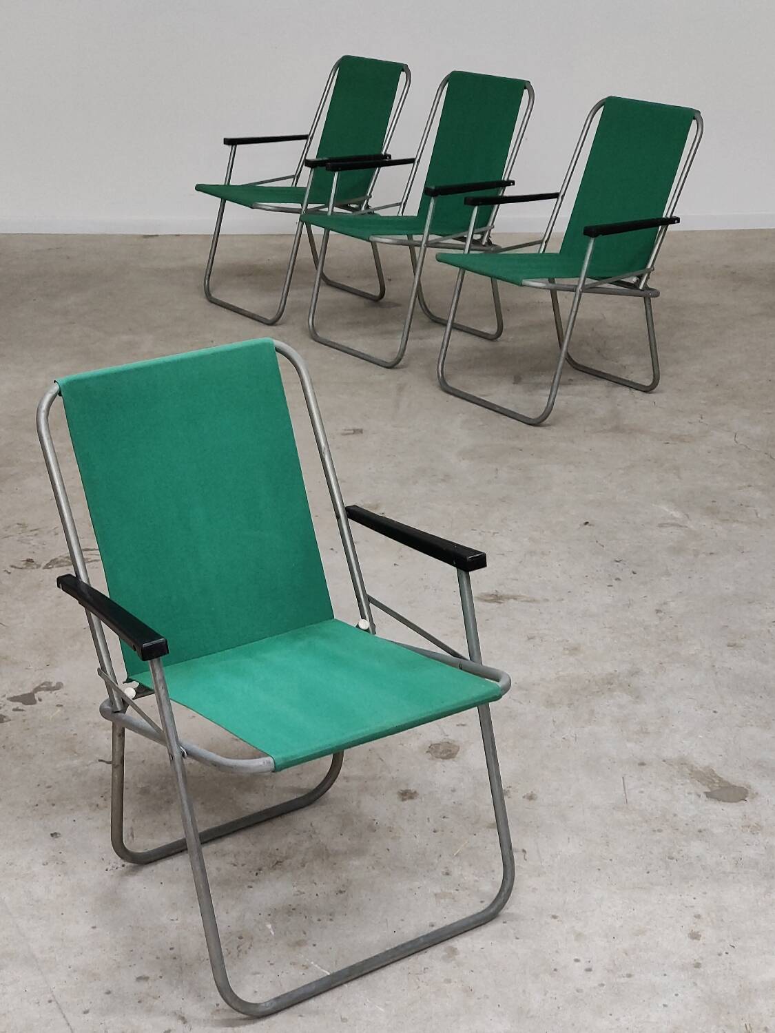 Set of 4 folding chairs with green canvas and aluminum frame