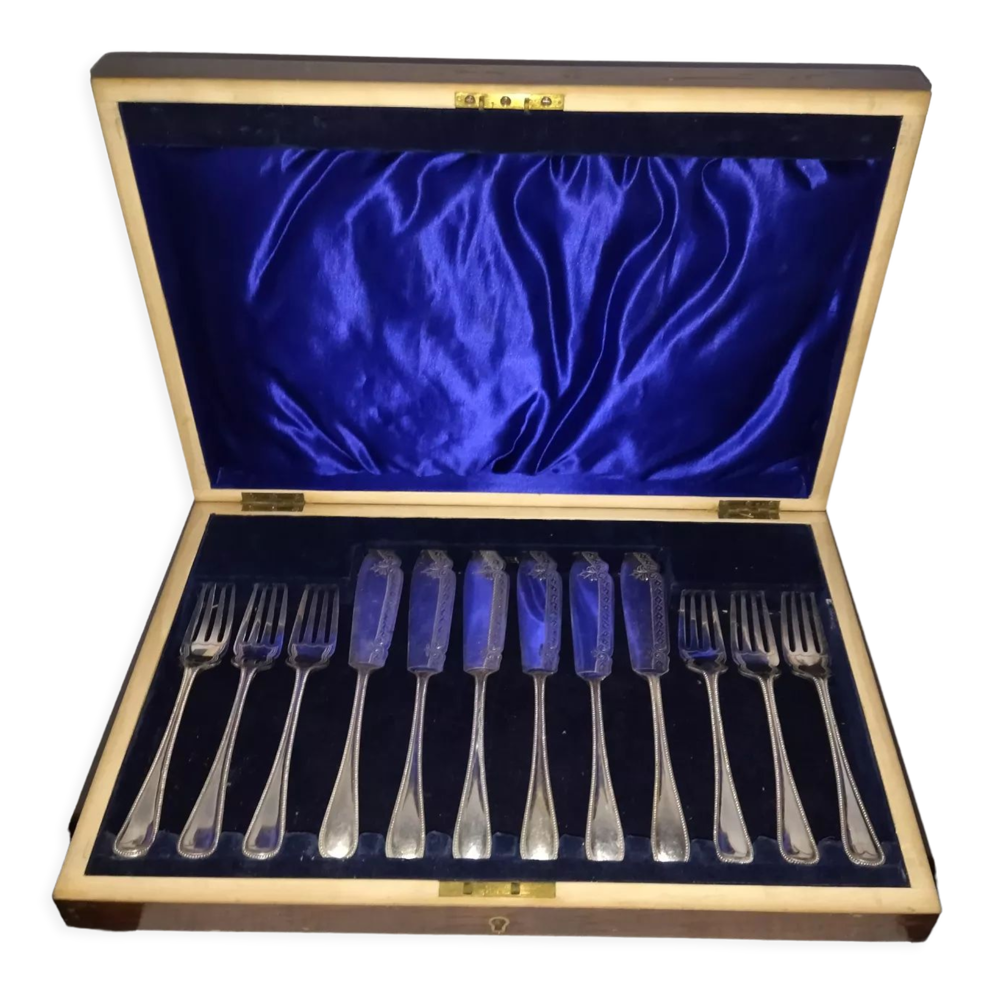 Box 12 cutlery with silver metal fish