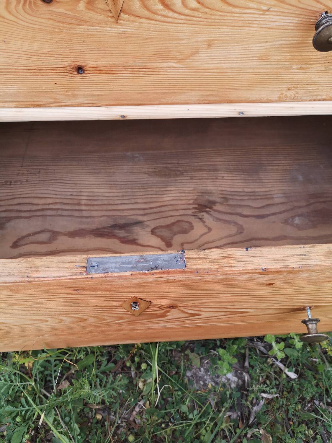 4-drawer pine chest of drawers