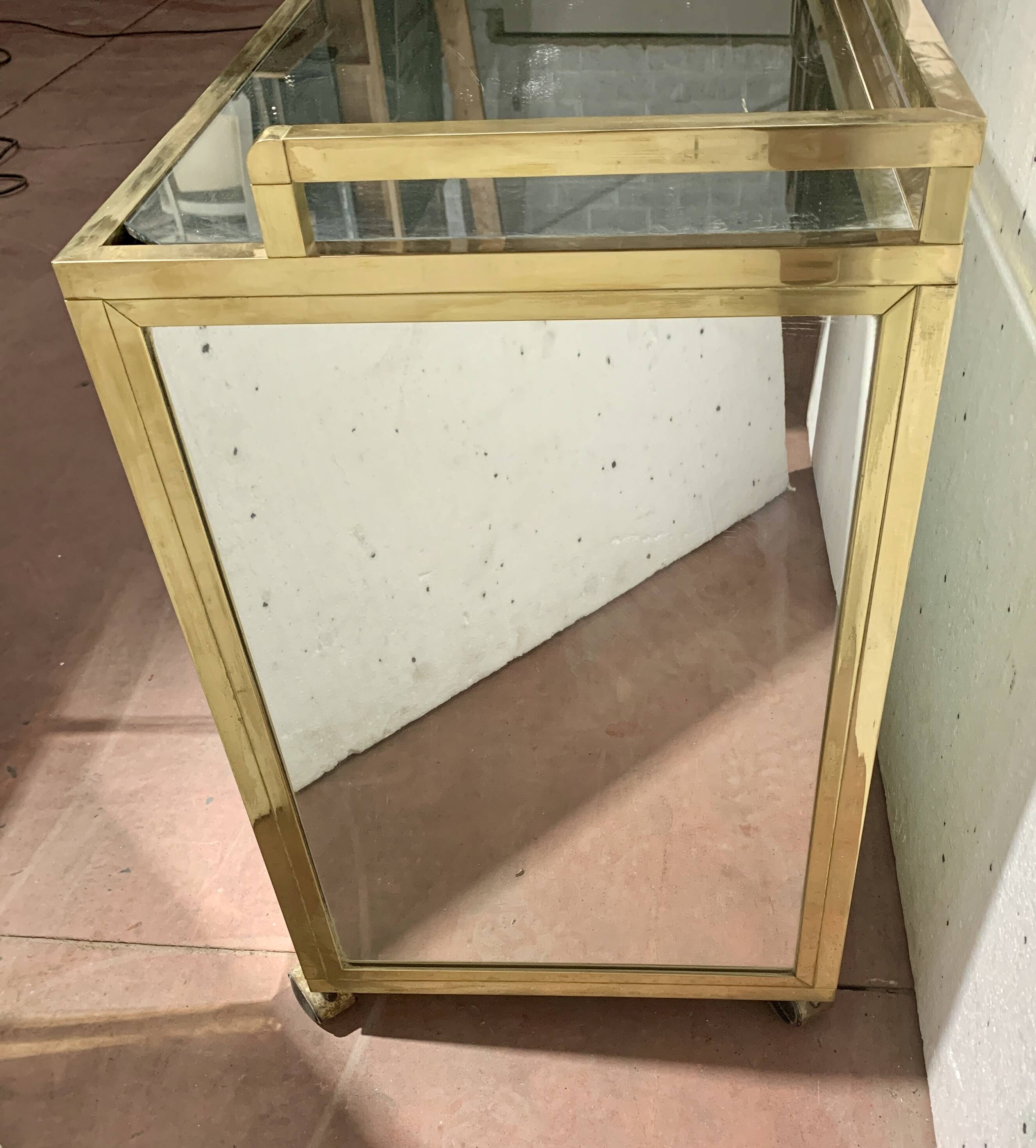 1970s brass bar with a mirrored front from the 20th century.