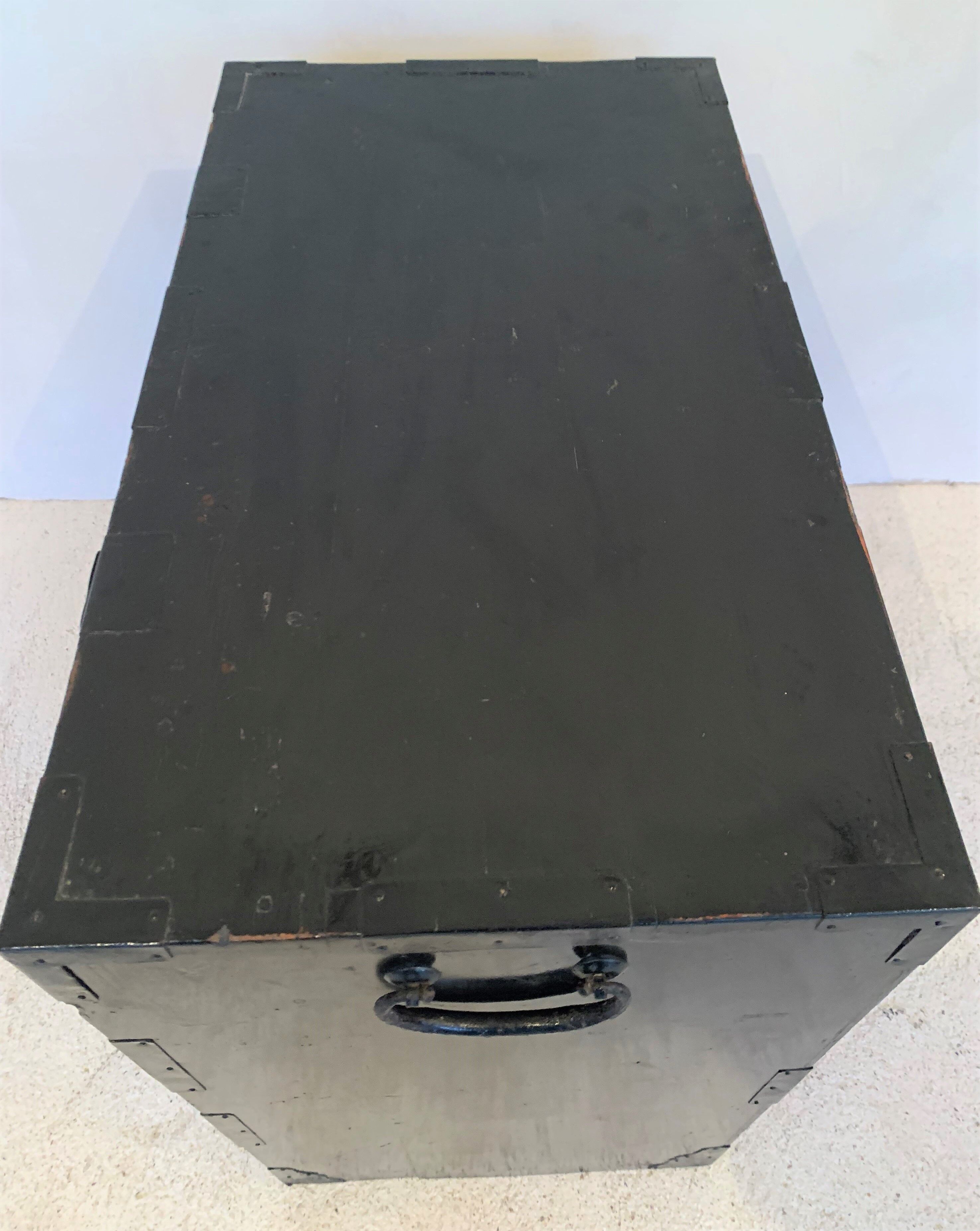 Japanese lacquered chest of drawers