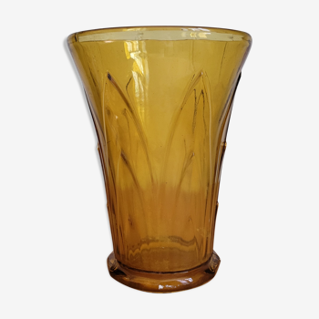 Vase en verre ambré