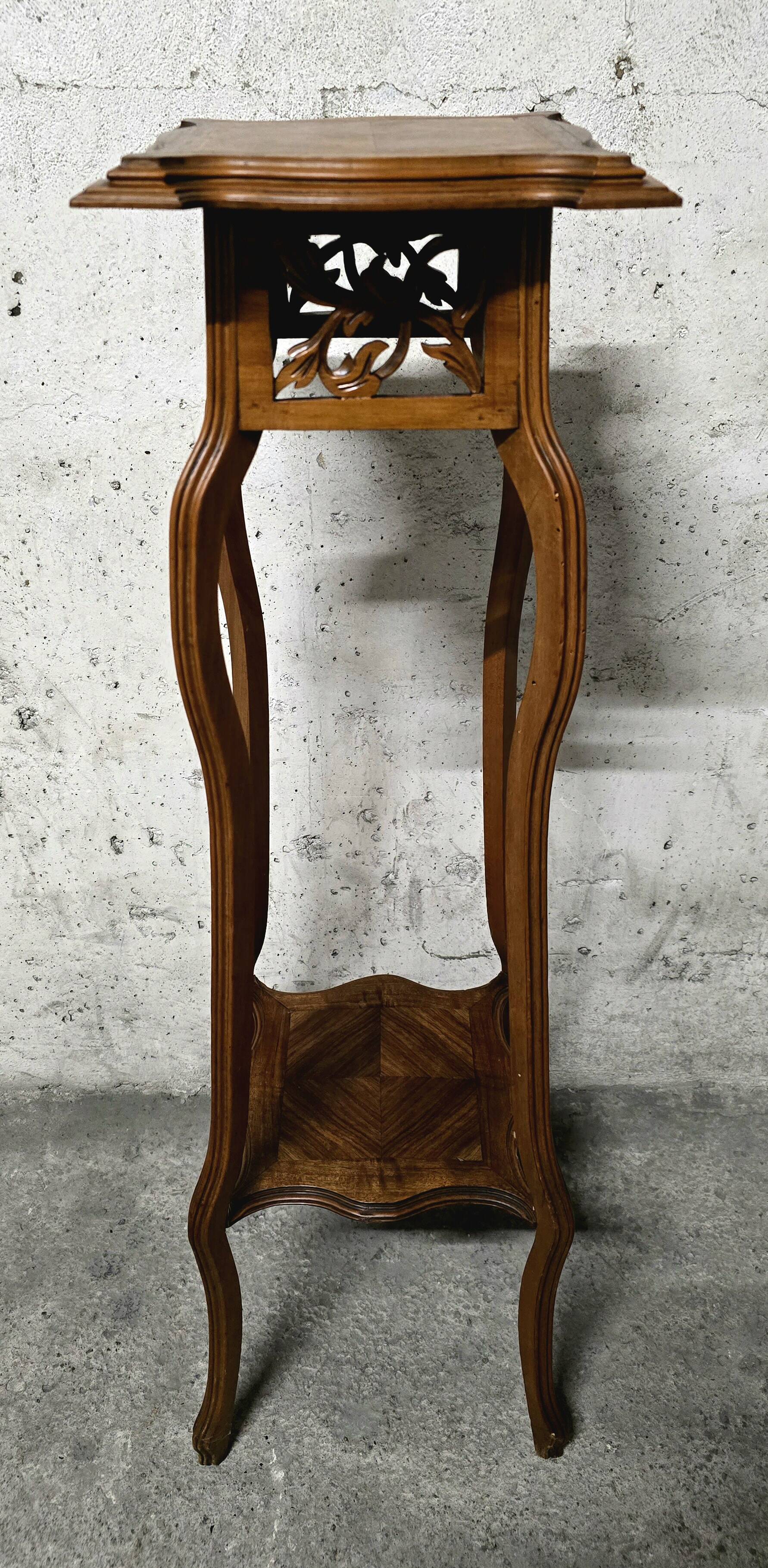 Art Nouveau High Walnut Stand - Jugendstil