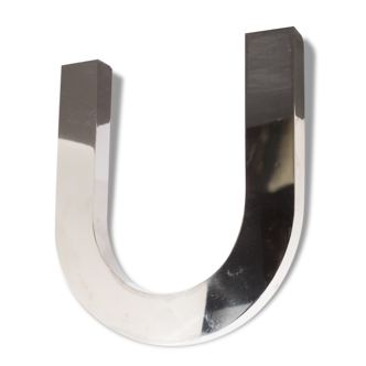 The letter U