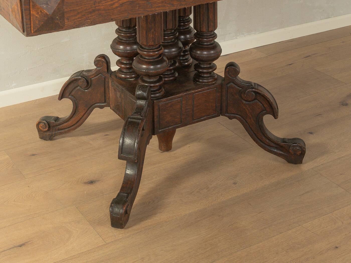 Classic Gründerzeit dining table from the 1900s