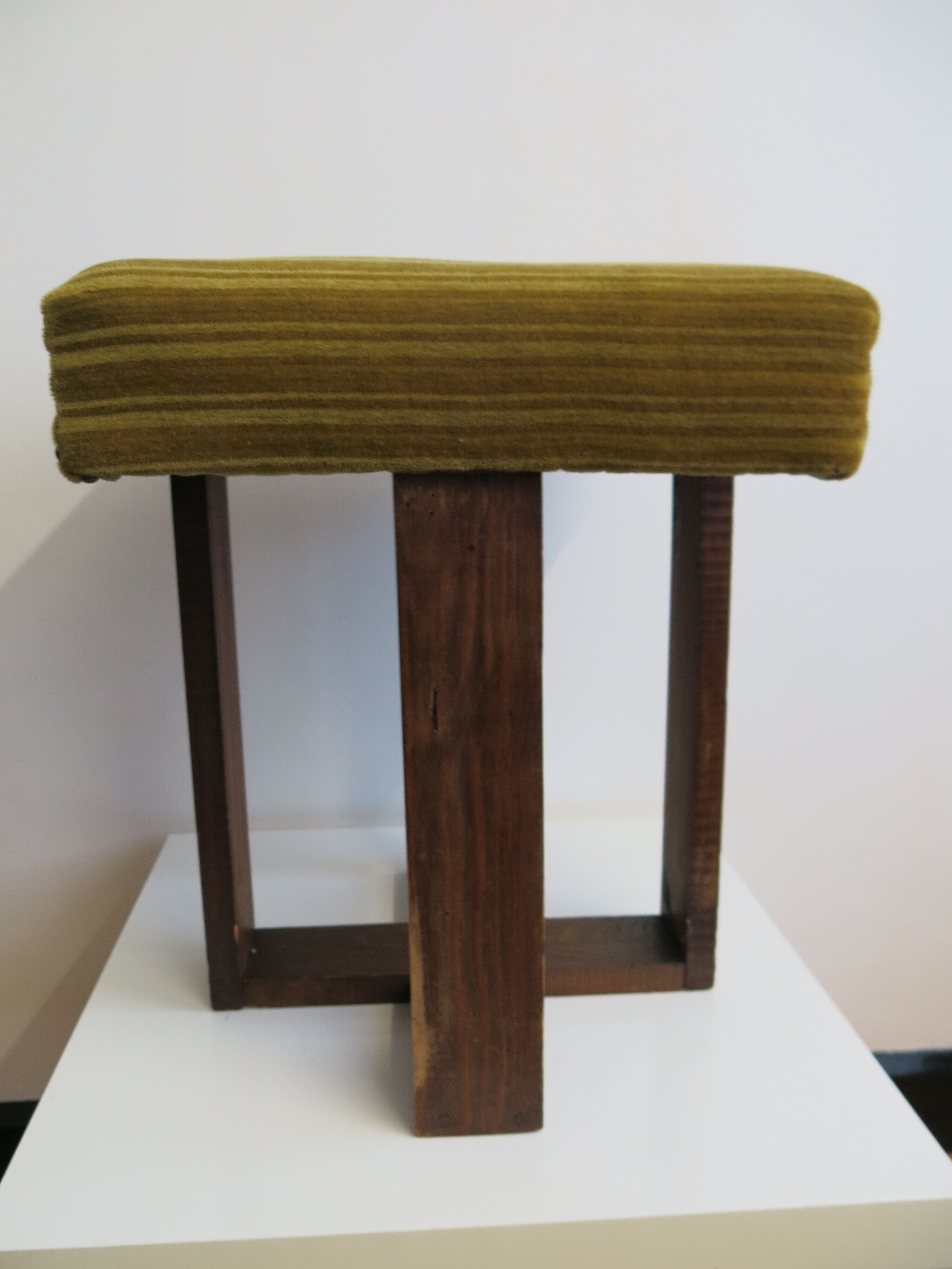 Rest - art deco foot in green velvet and solid wood