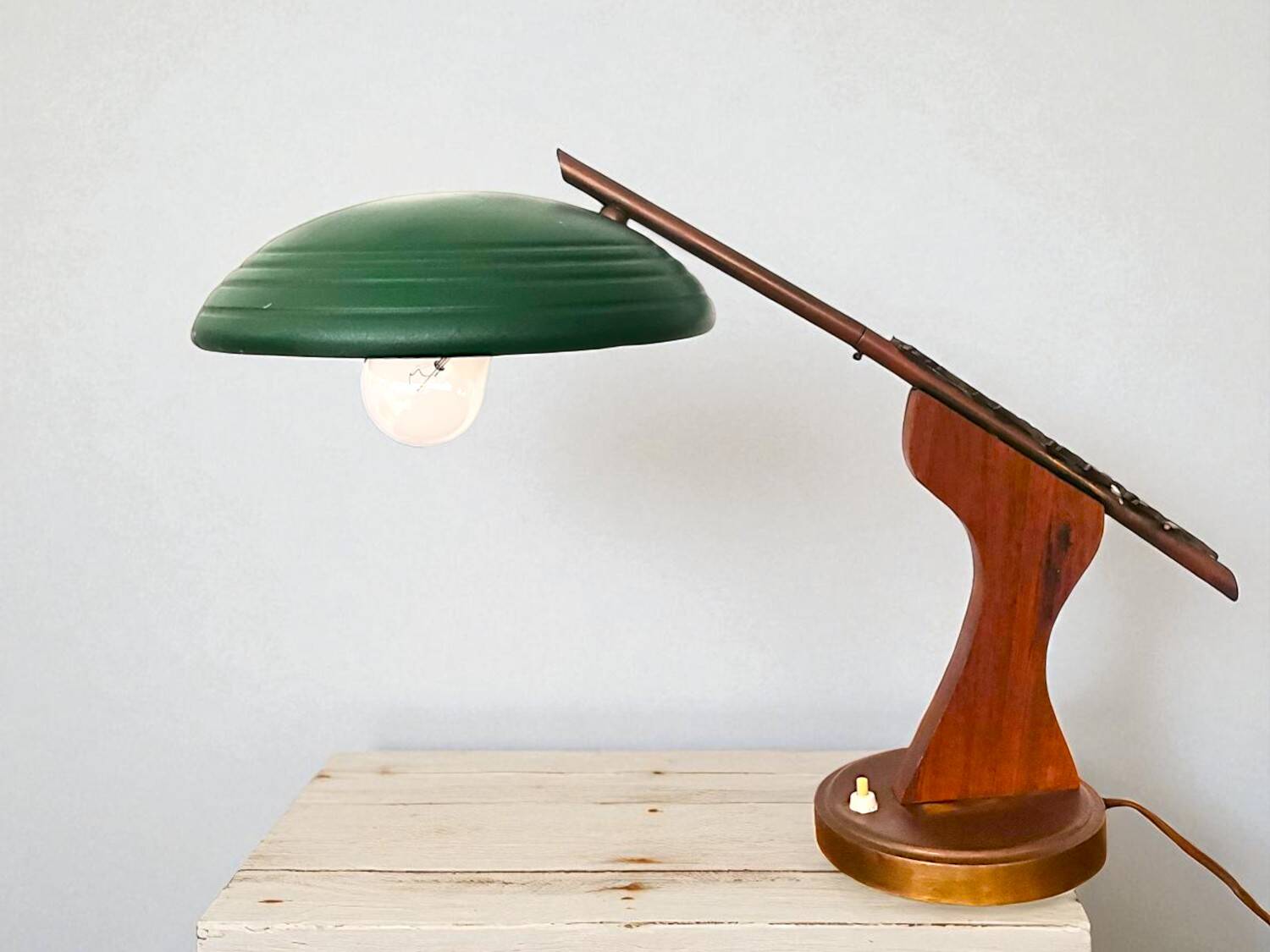 Lampe de bureau en bois, milieu XXème
