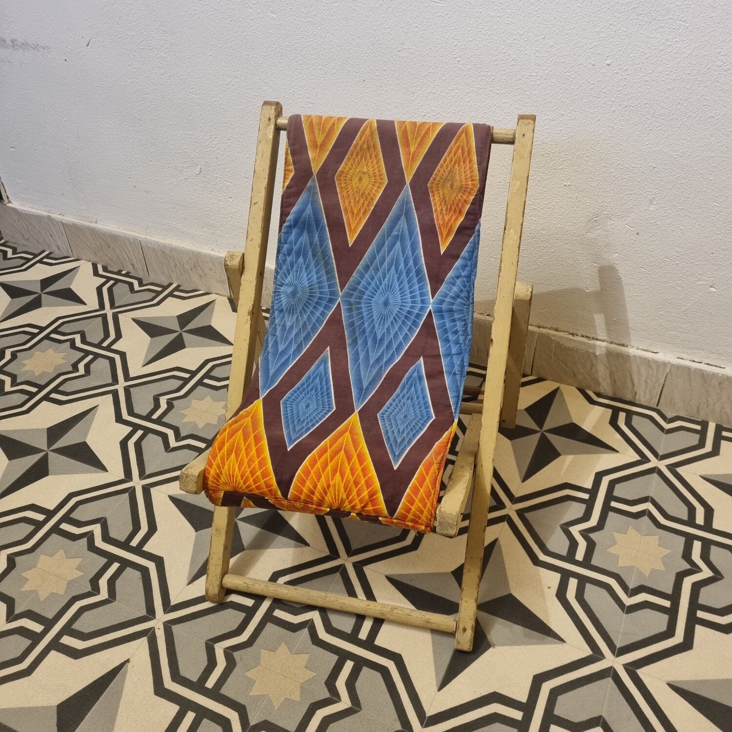 Wax deck chair for children