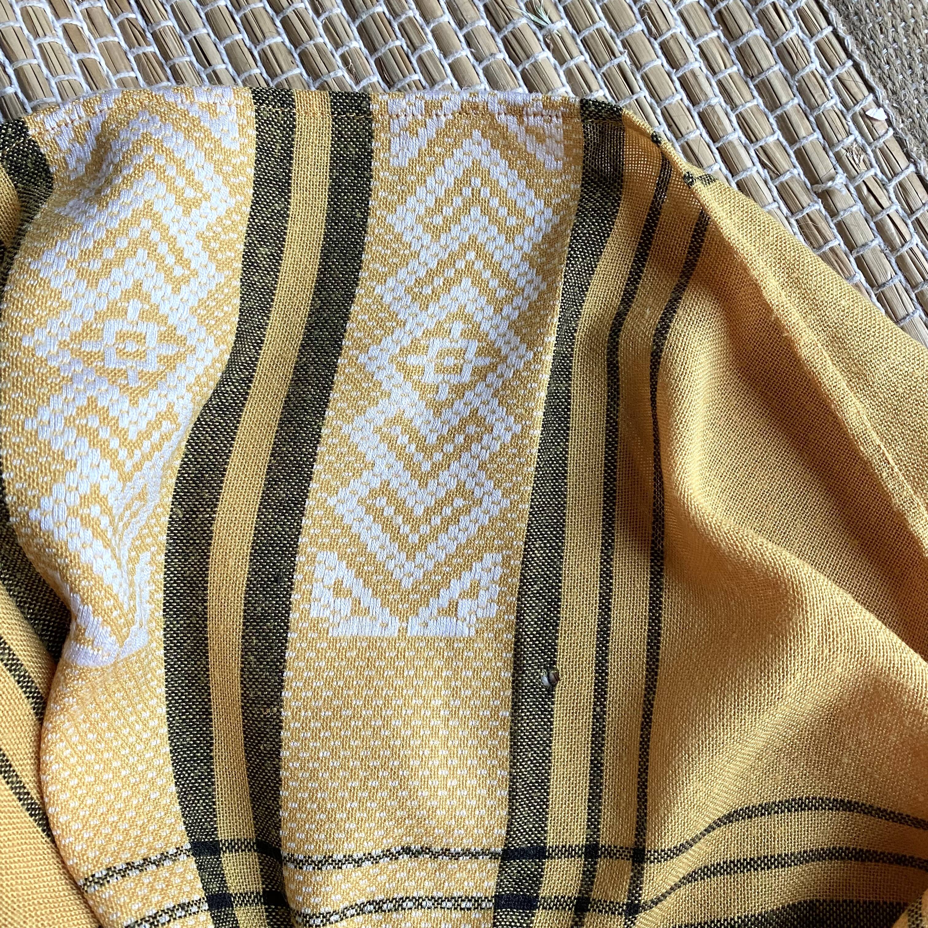 Square vintage tablecloth 140x140