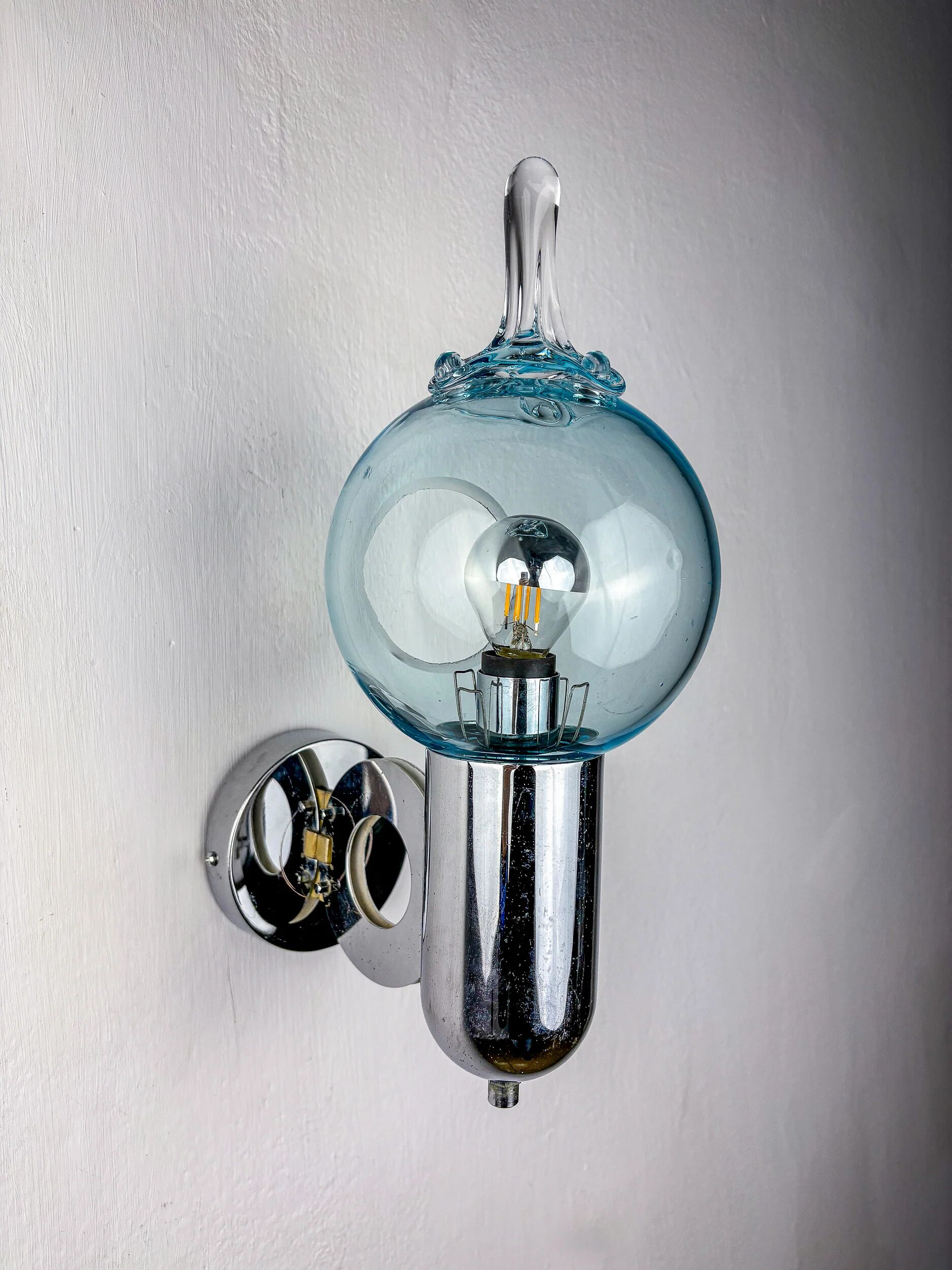 Toni Zuccheri drop shaped wall sconce, Murano glass, Italy, circa 1970s