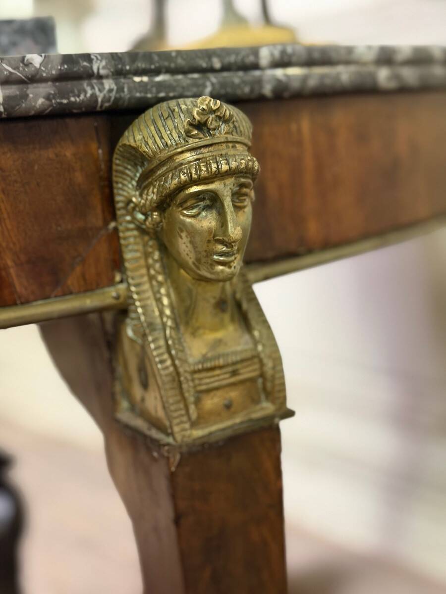 Empire pedestal table in mahogany and bronze, Saint-Anne grey marble with groove, circa 1800