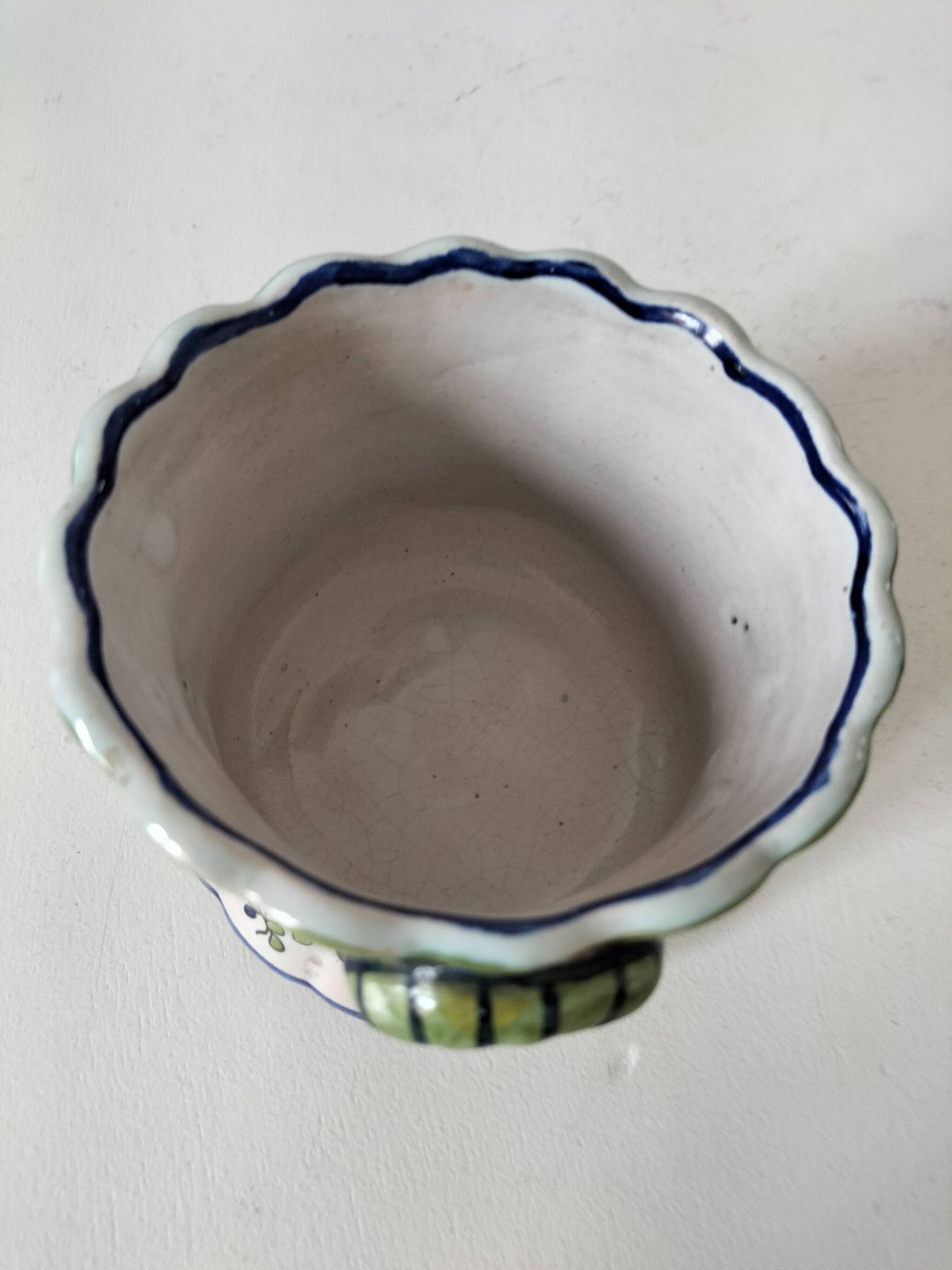 Petit cache-pot en faïence polychrome – Fourmaintraux-Courquin Desvres