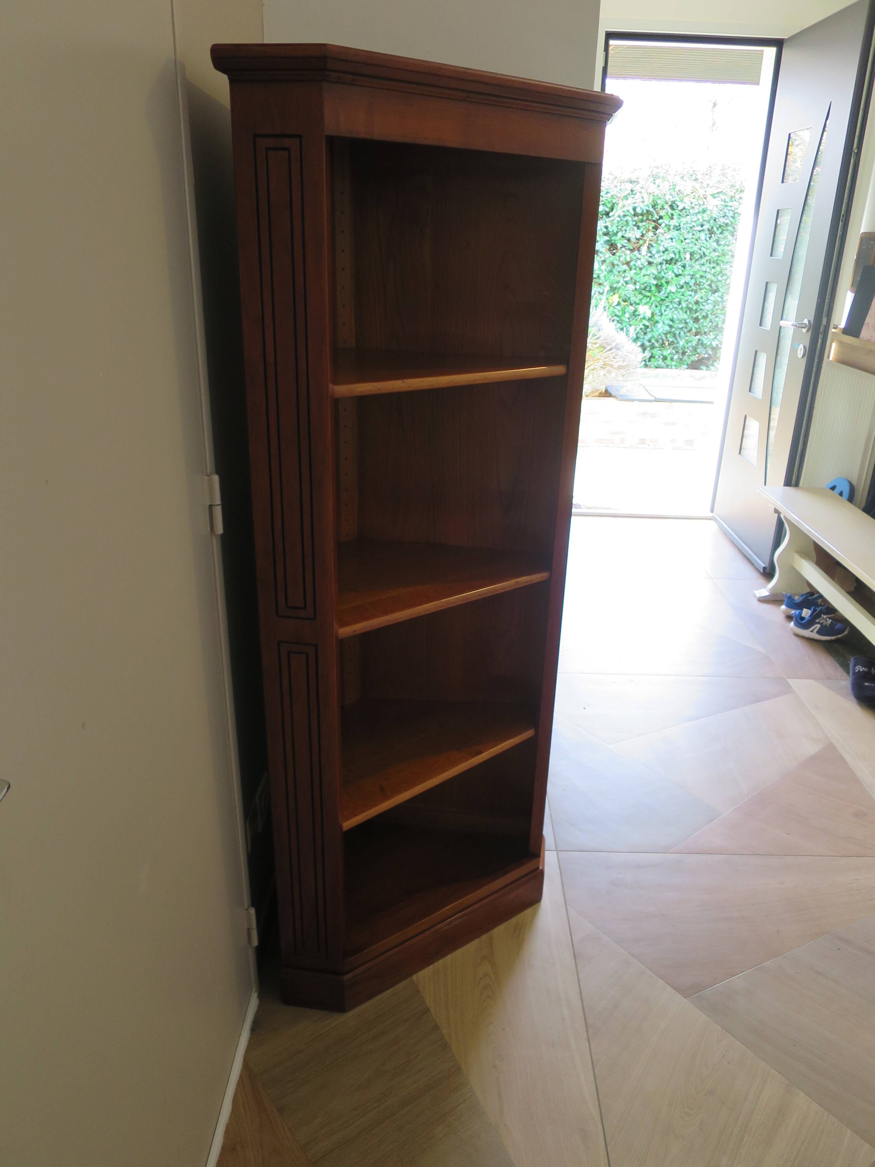 Corner bookshelf - Pentagon shape - Solid wood - 1980s - Richelieu