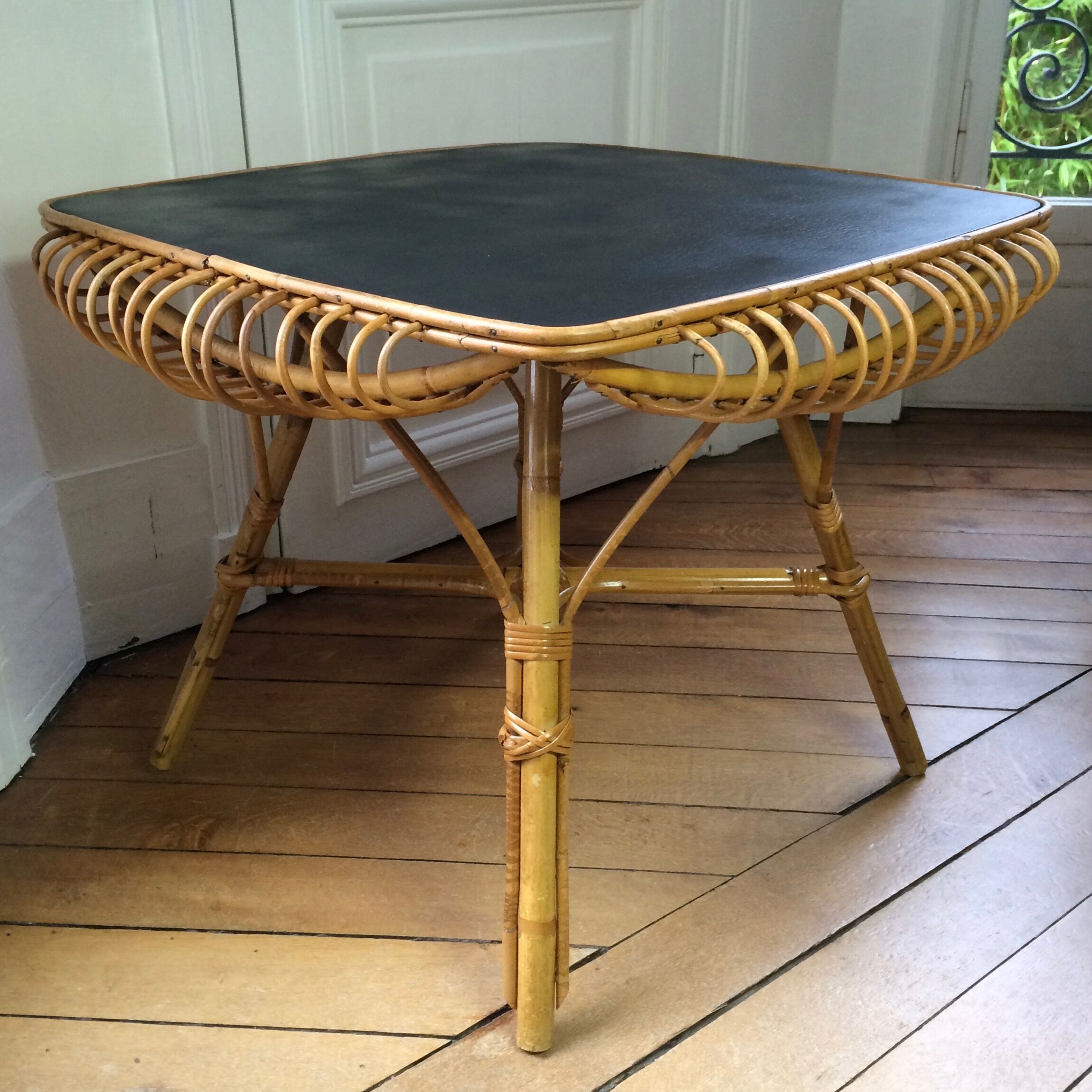 Table rattan to loops