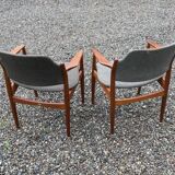 deux fauteuils modèle 62A conçus par Arne Vodder pour Sibast Møbler,