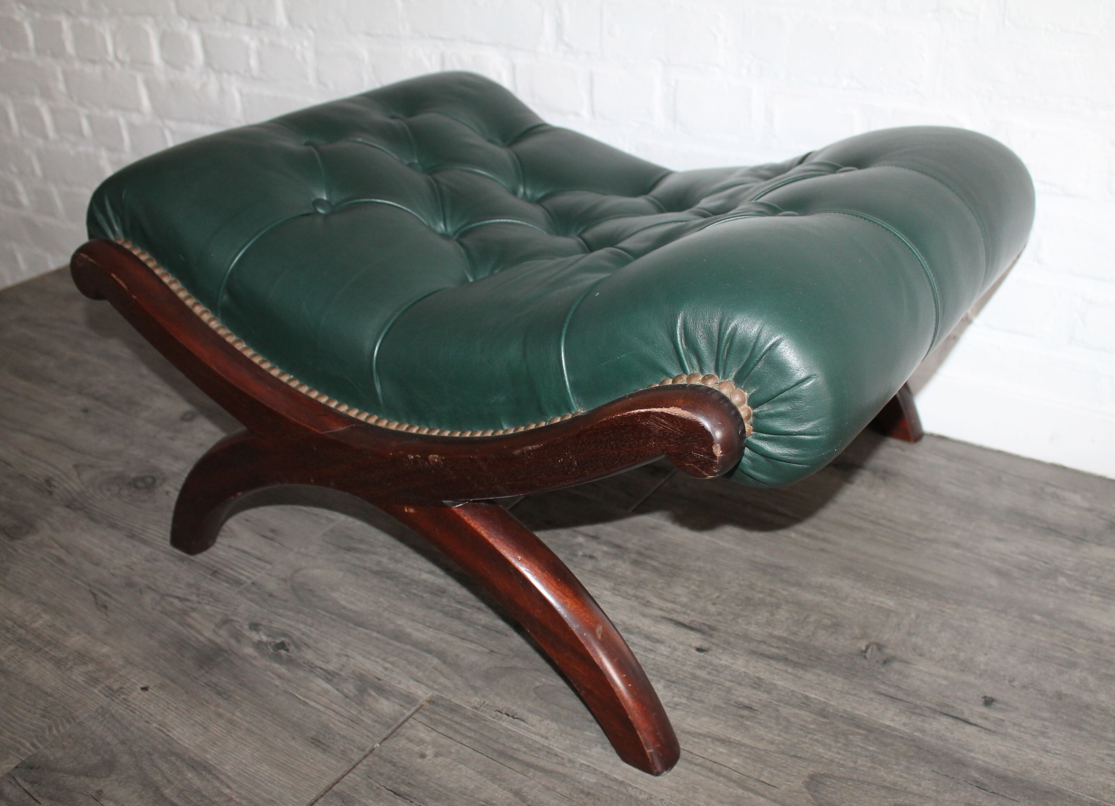 Chesterfield Ottoman padded leather set