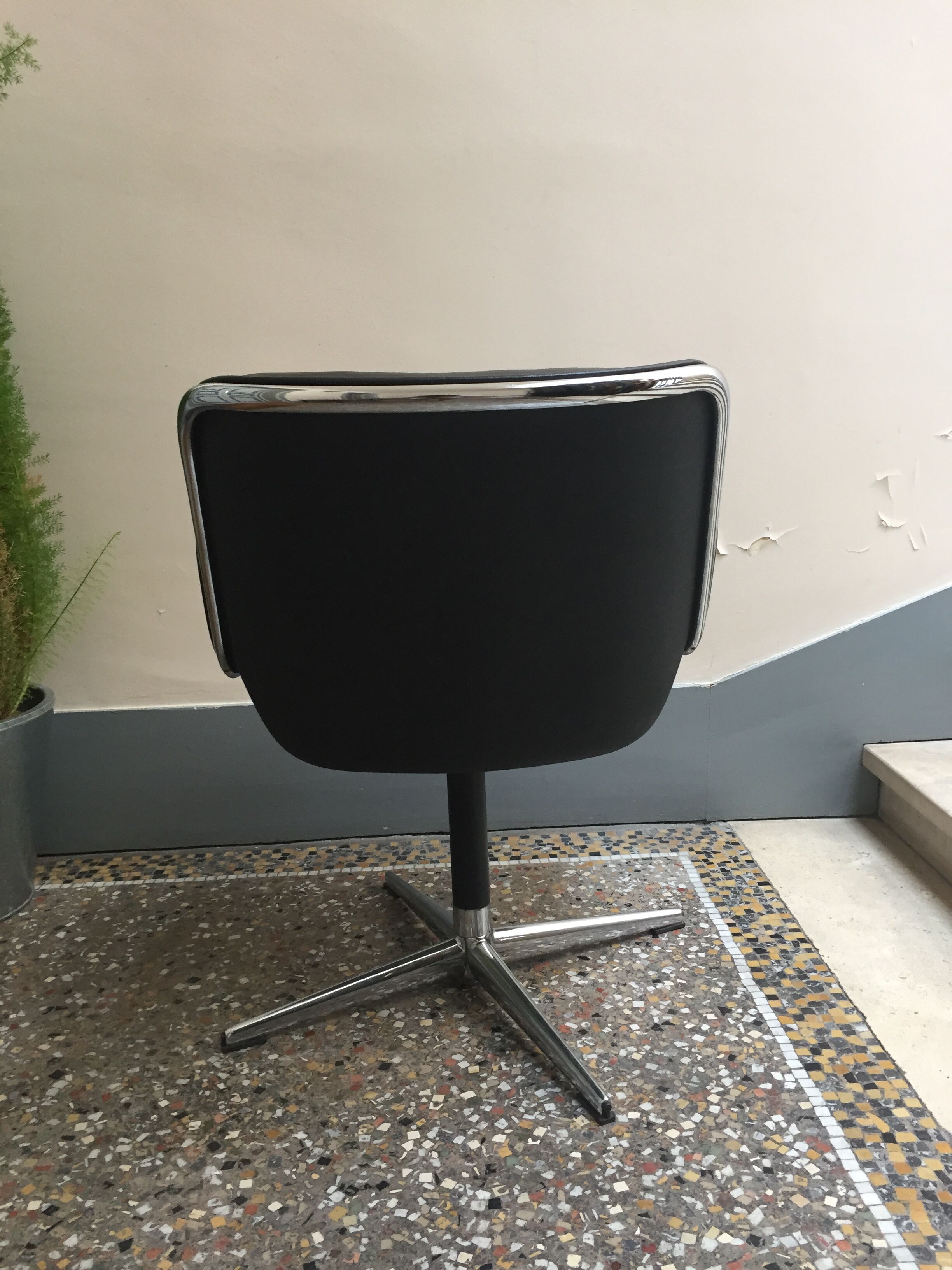 Charles Pollock office armchair, leather, 1970
