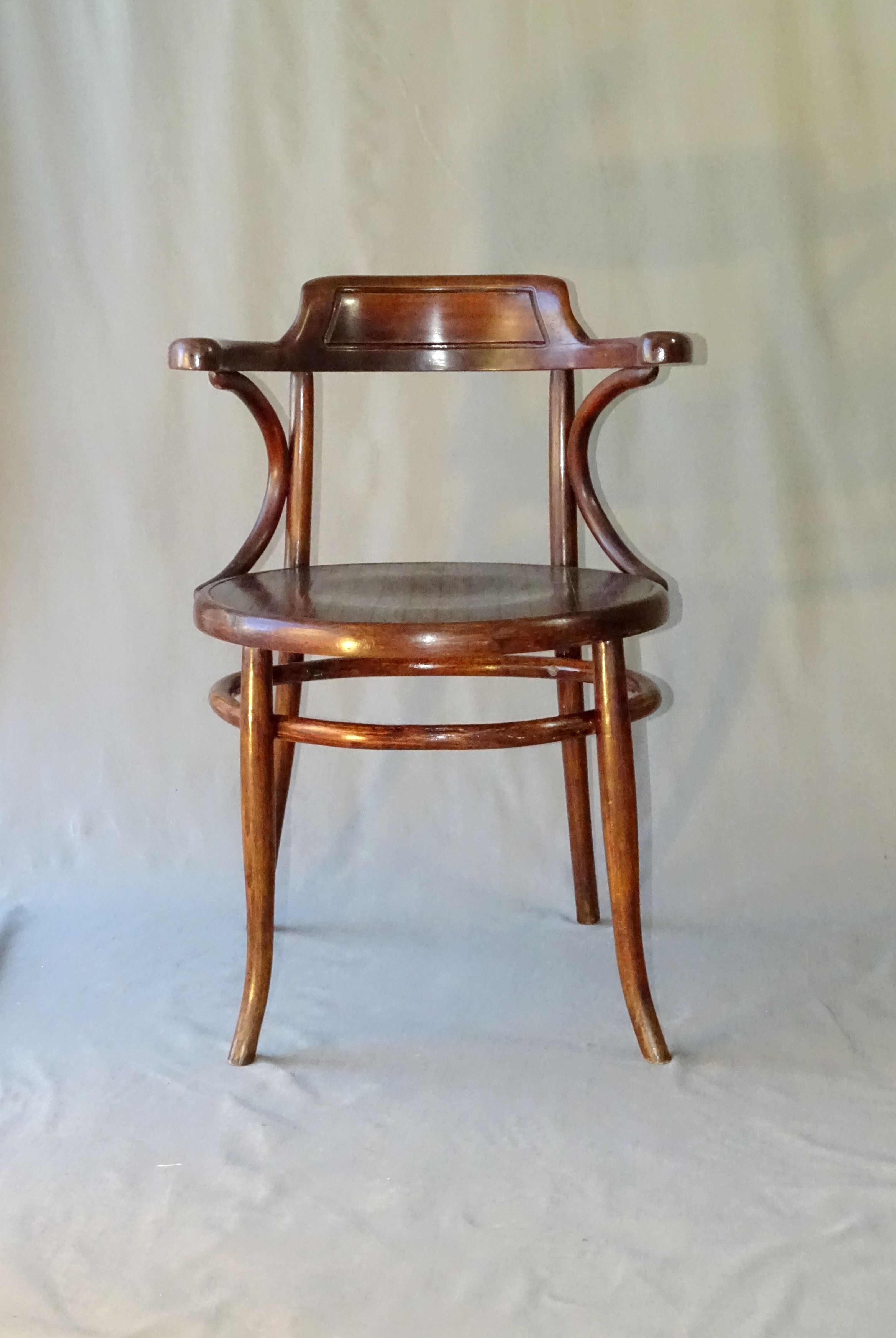 Wooden-curved office chair by Ungvar1900
