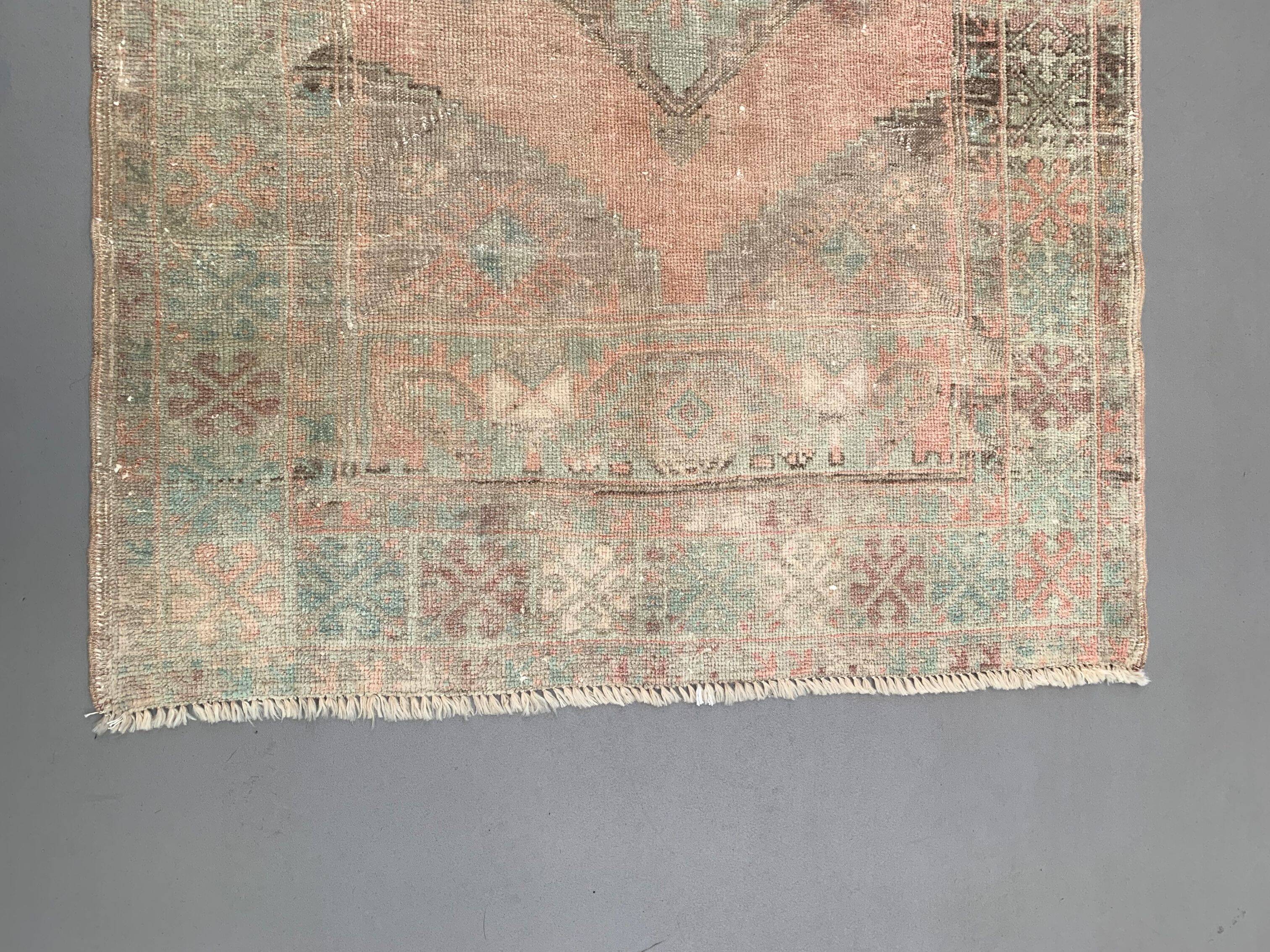 Shabby Turkish Oushak Rug 184x108 cm vintage carpet Ushak Region Medium