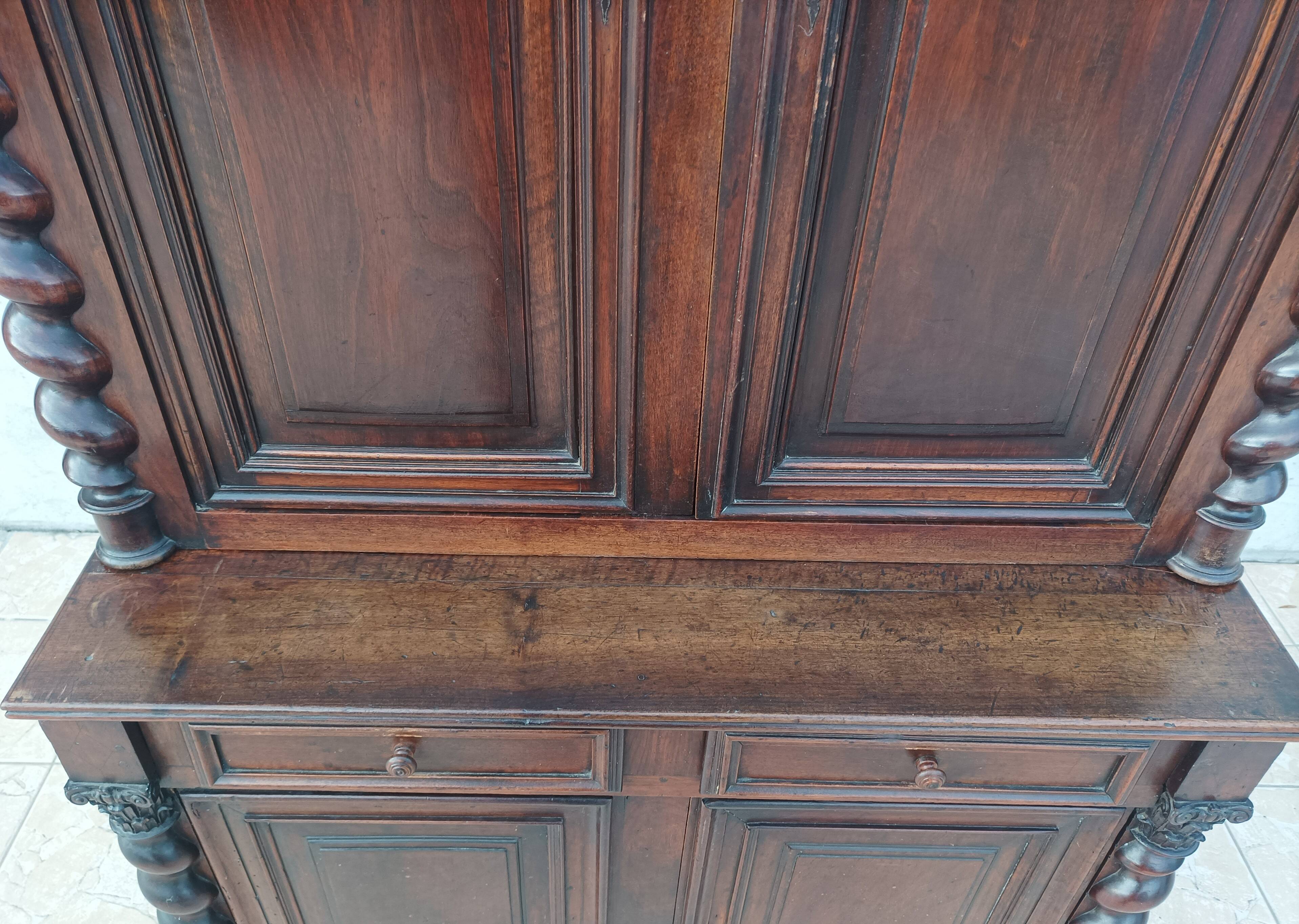 Buffet Louis XIII en noyer