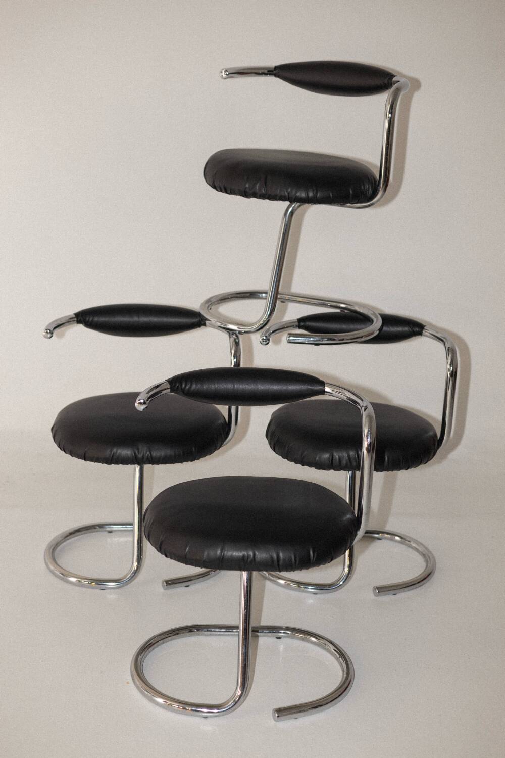 4 chaises cobra de giotto stoppino
