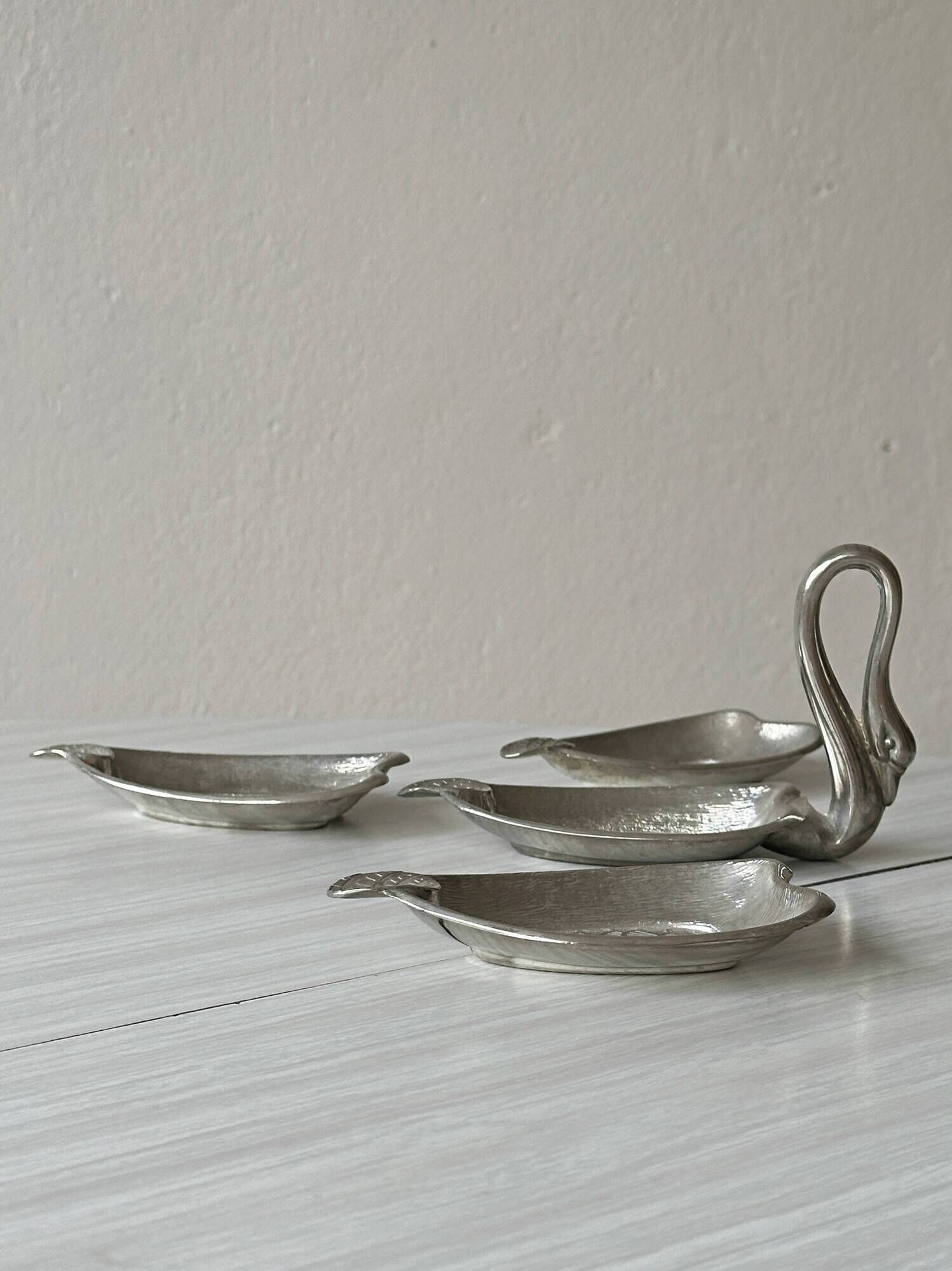 Set of 4 silver-plated swan bowls