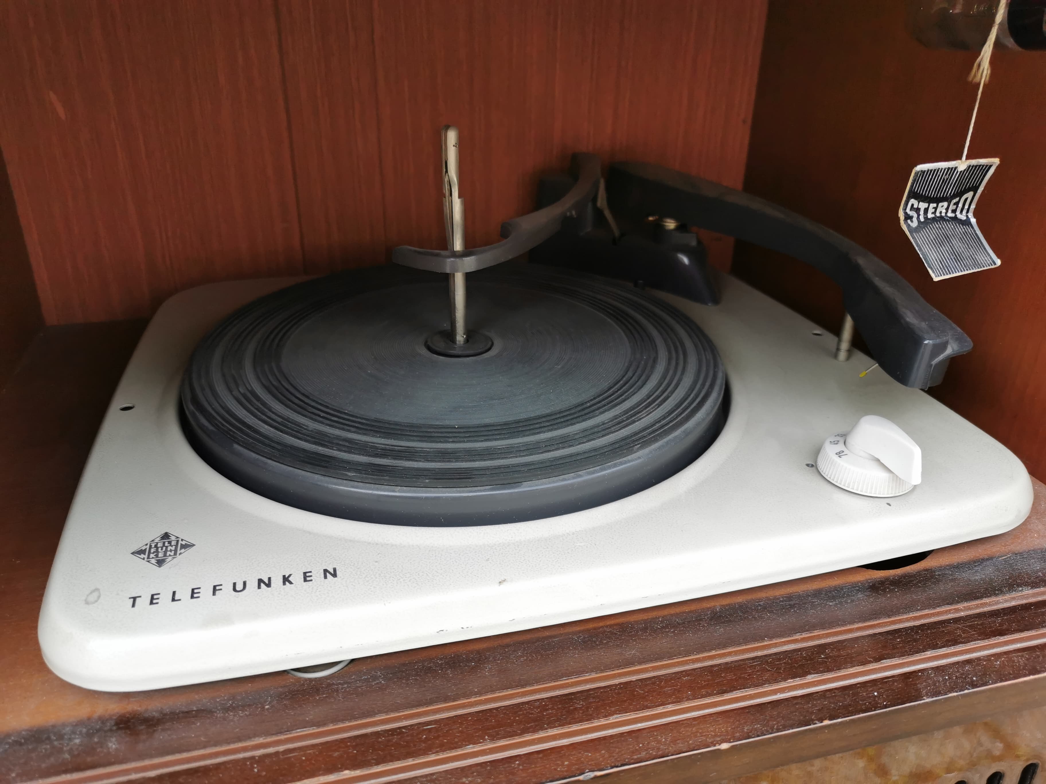 Leinetal furniture has turntable