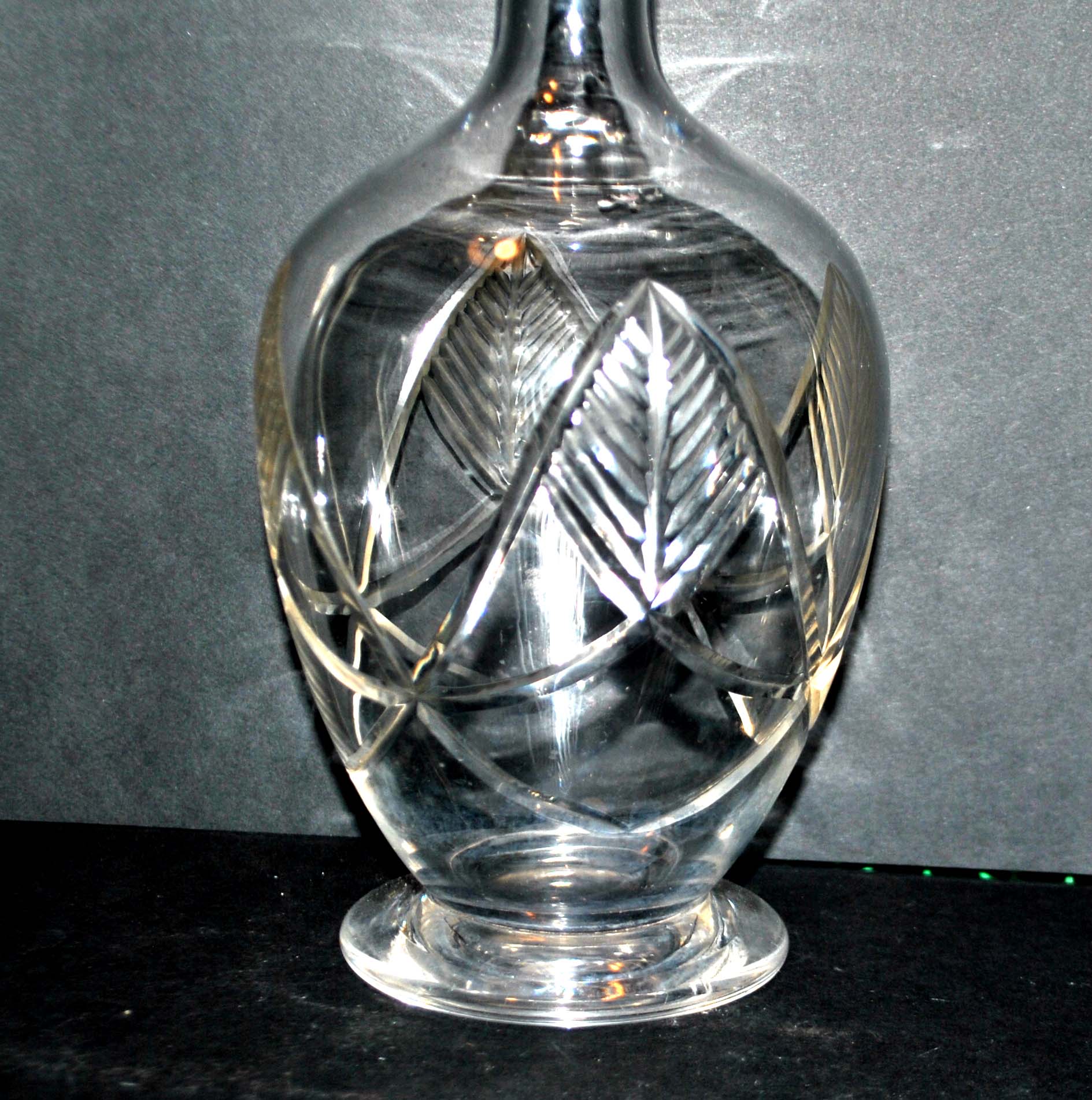 Baccarat crystal decanter aswan art deco model 1930 cut feather sheets
