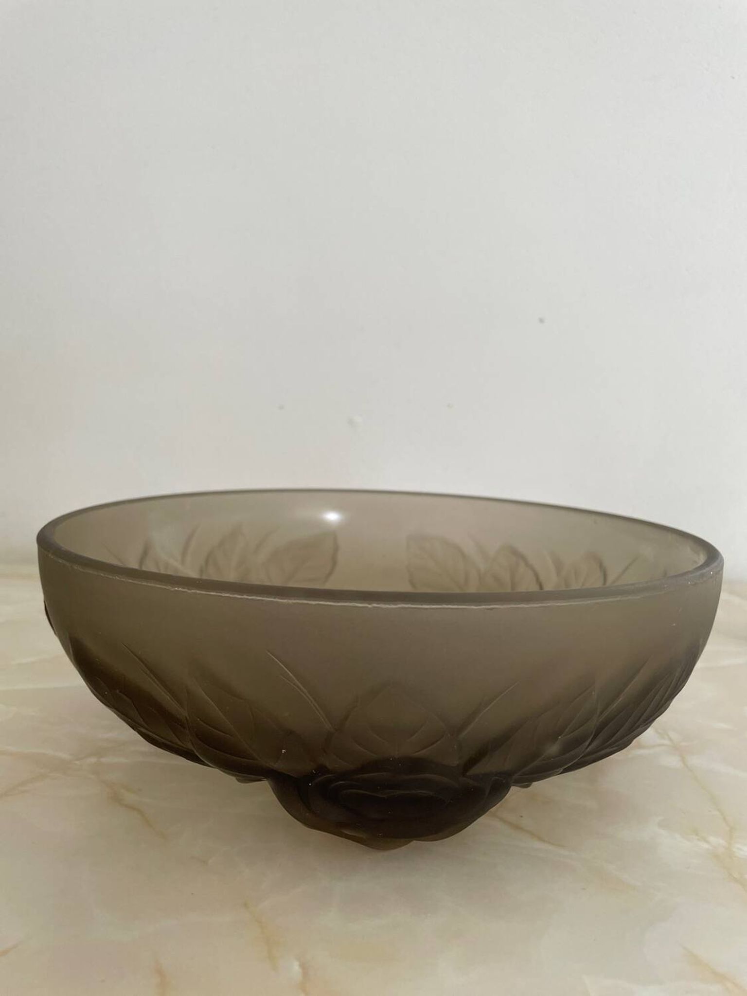 Saladier et ramequins verre fumé signés Muller frères.