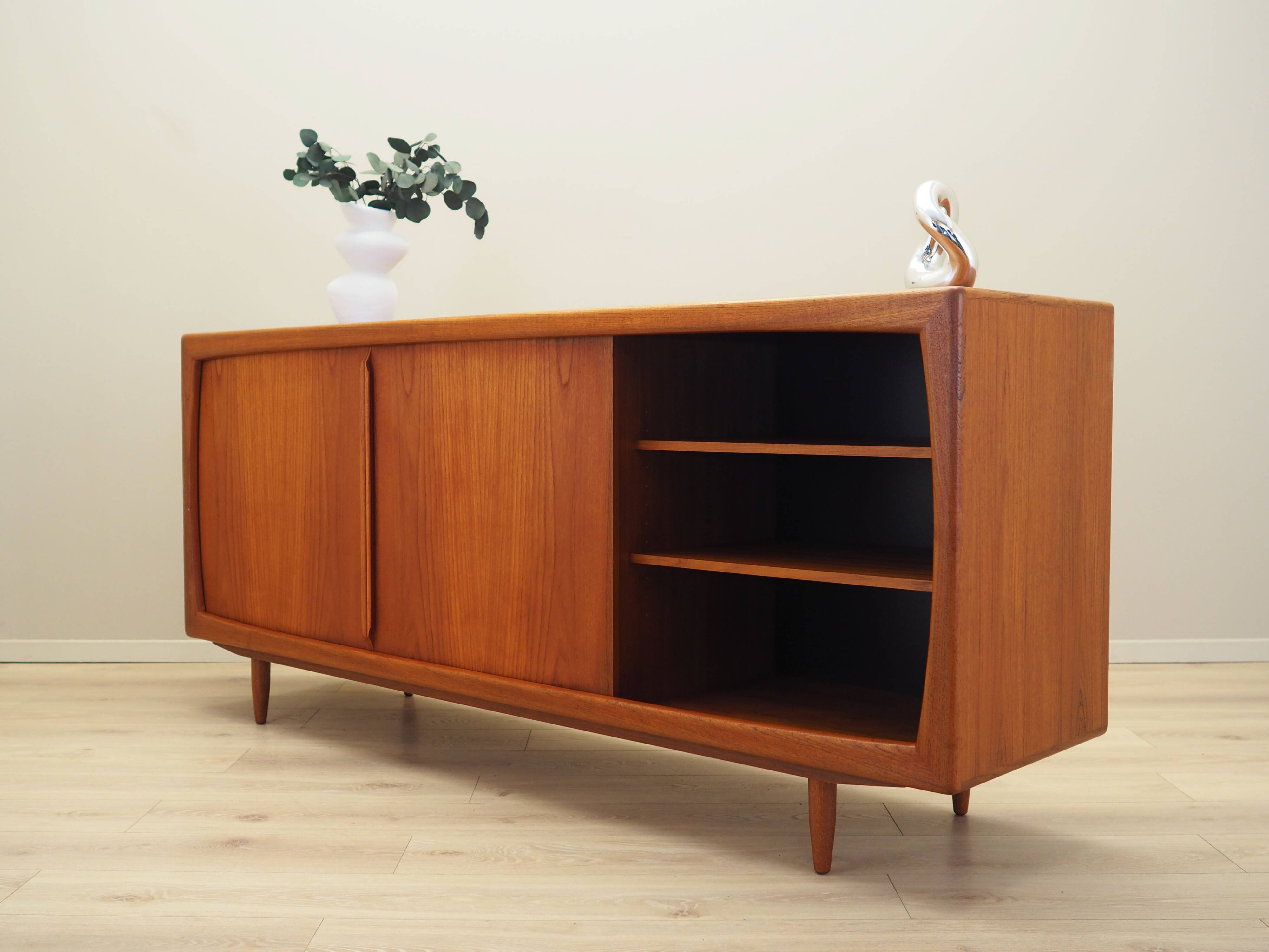 Buffet en teck, design danois, années 1970, fabricant : Dyrlund