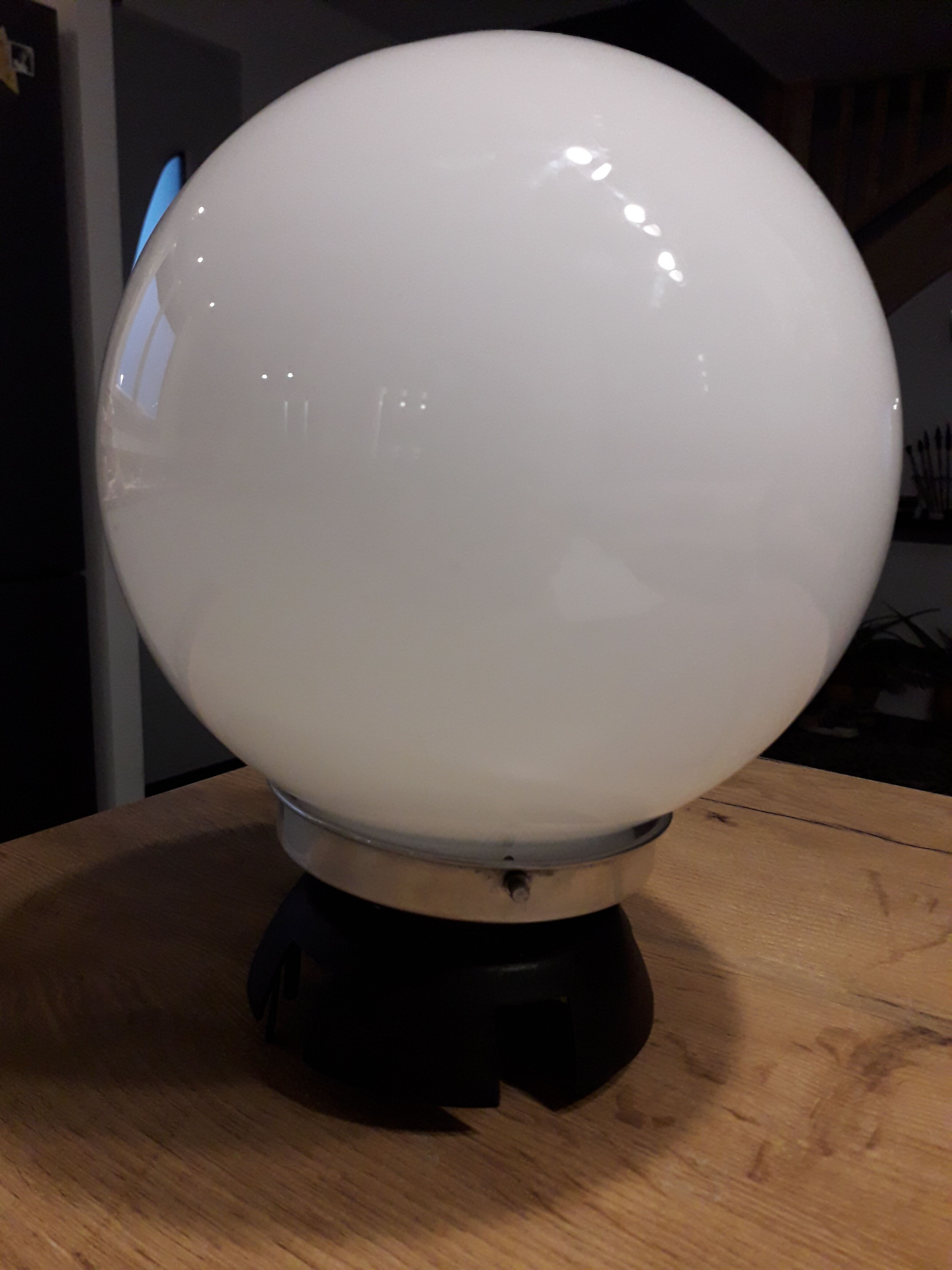 Hanging lamp globe